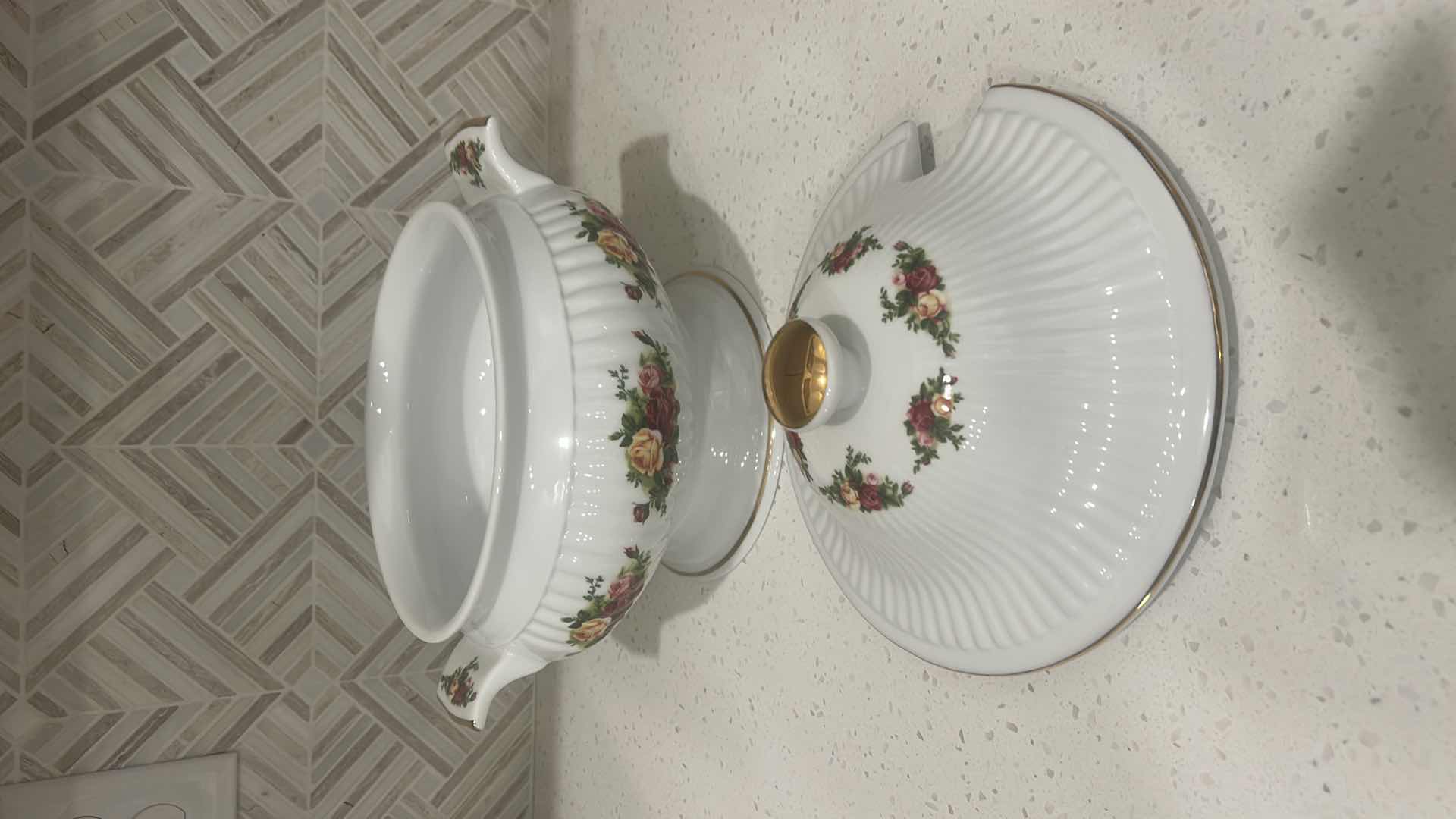 Photo 3 of BONE CHINA - OLD COUNTRY ROSES ROYAL ALBERT