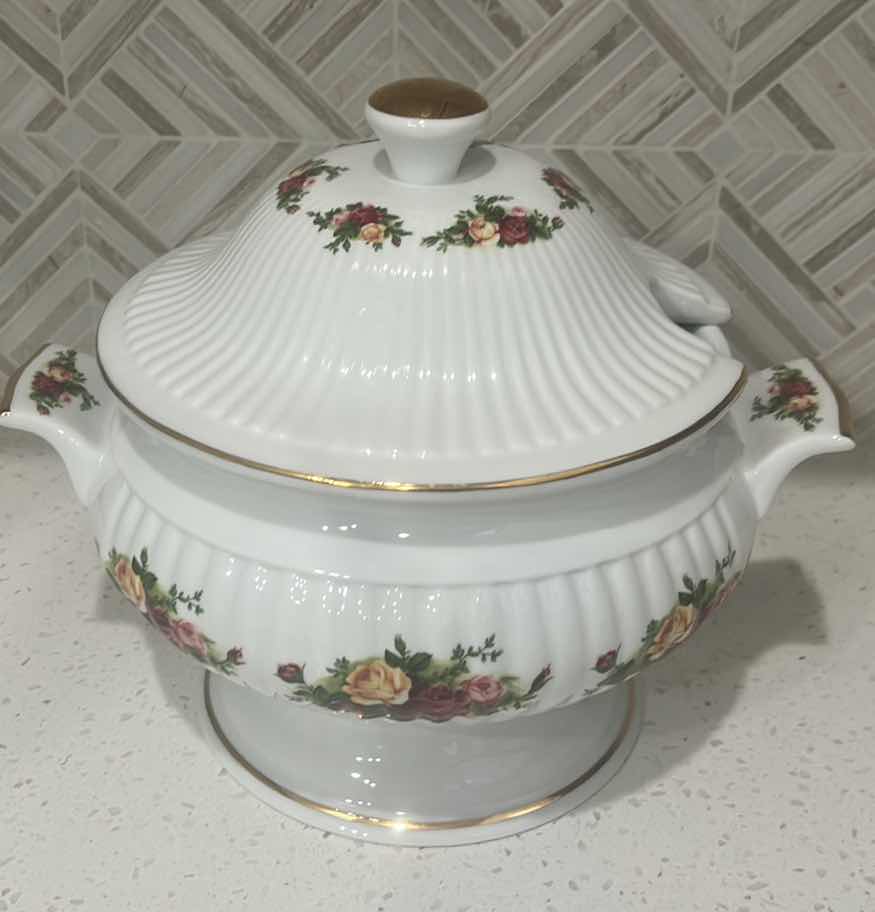 Photo 1 of BONE CHINA - OLD COUNTRY ROSES ROYAL ALBERT