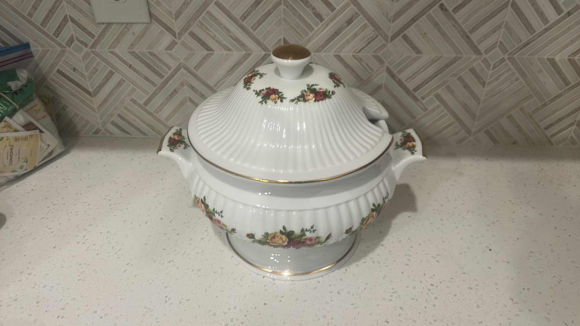 Photo 2 of BONE CHINA - OLD COUNTRY ROSES ROYAL ALBERT