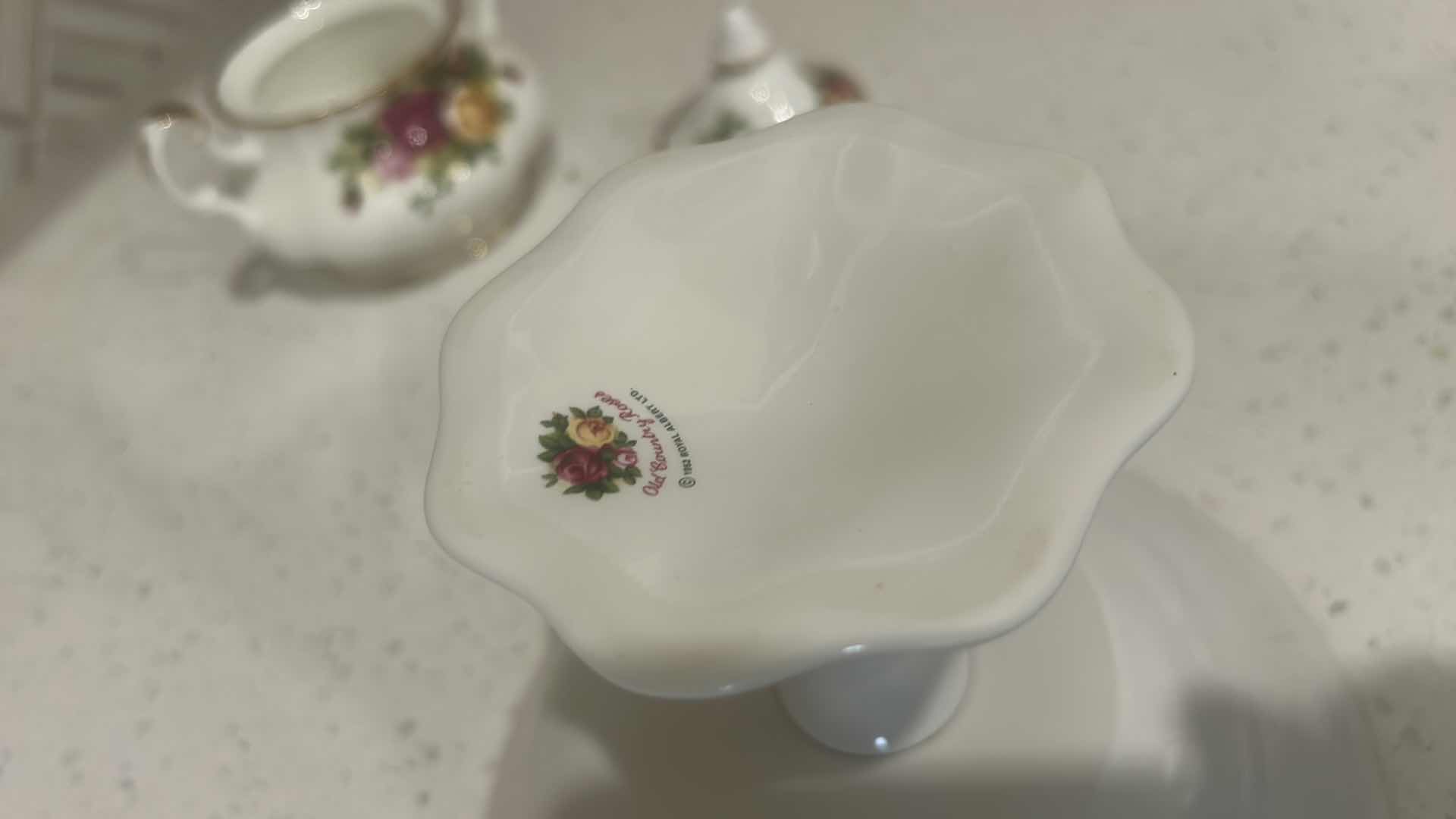 Photo 1 of 6 PIECE BONE CHINA - OLD COUNTRY ROSES ROYAL ALBERT