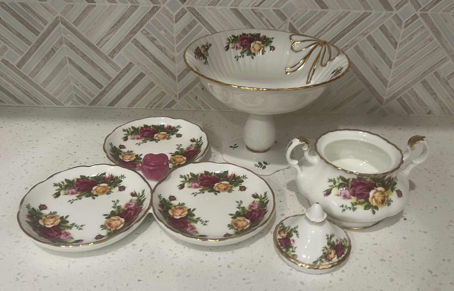 Photo 1 of 6 PIECE BONE CHINA - OLD COUNTRY ROSES ROYAL ALBERT