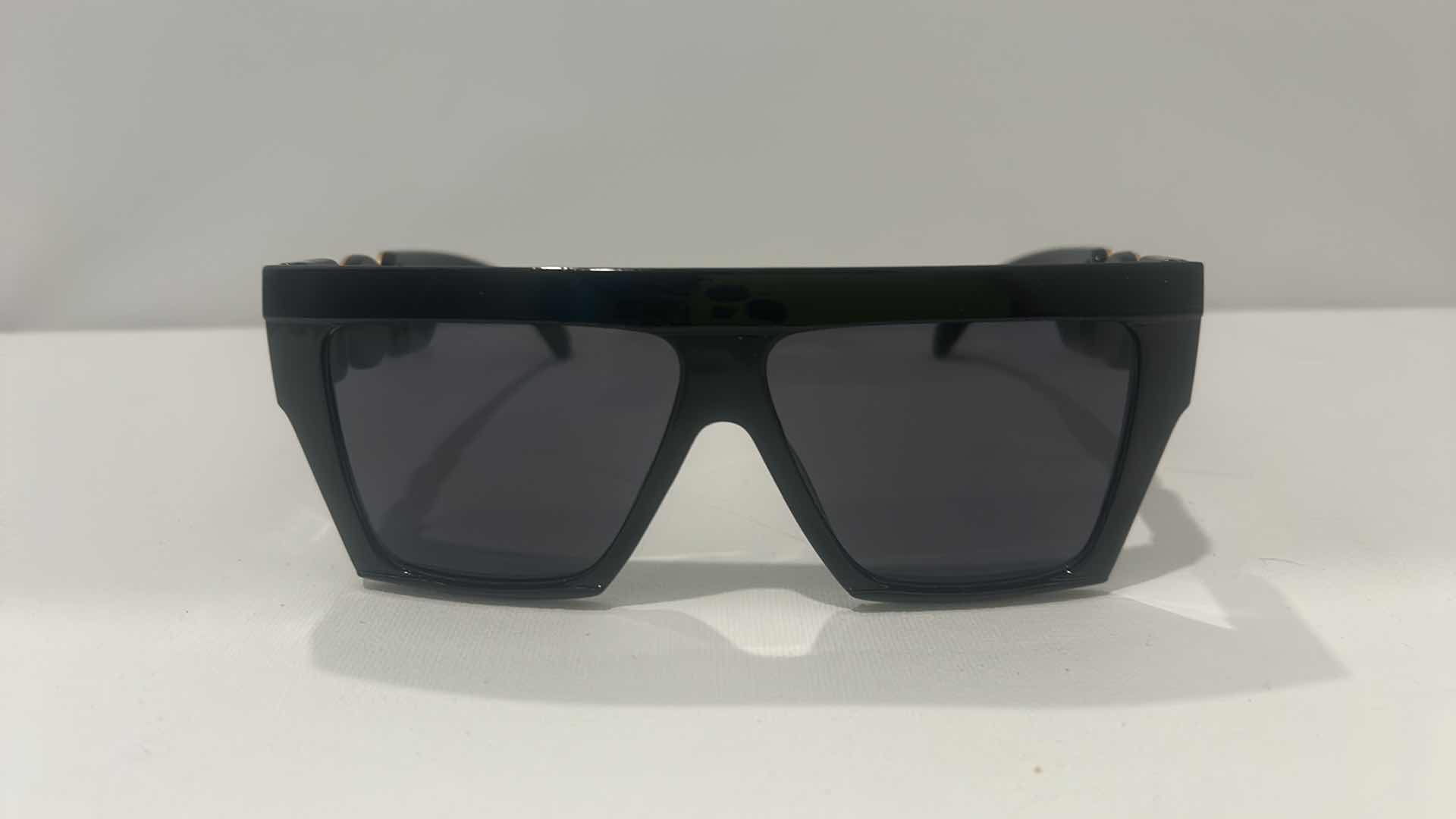 Photo 1 of NEW WOMENS SUNGLASSES