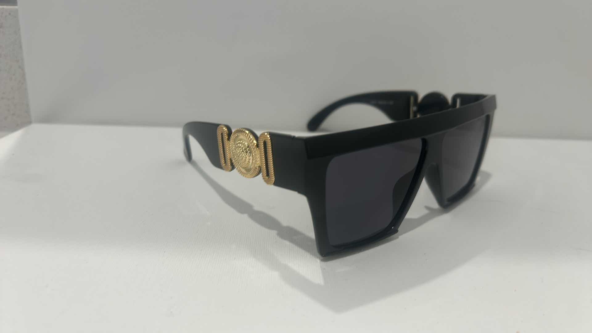 Photo 1 of NEW WOMENS SUNGLASSES