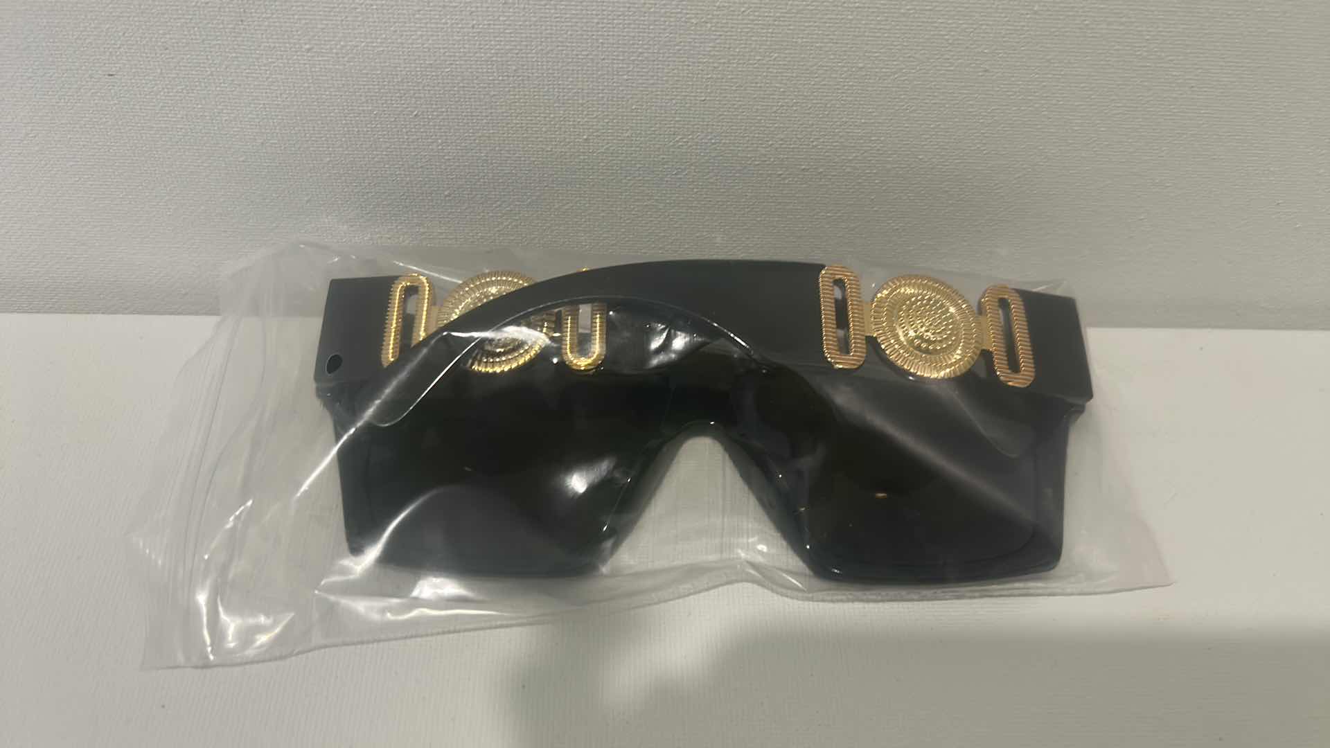 Photo 1 of NEW WOMENS SUNGLASSES
