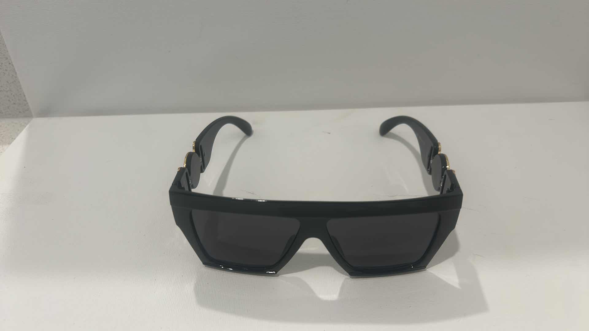 Photo 1 of NEW WOMENS SUNGLASSES