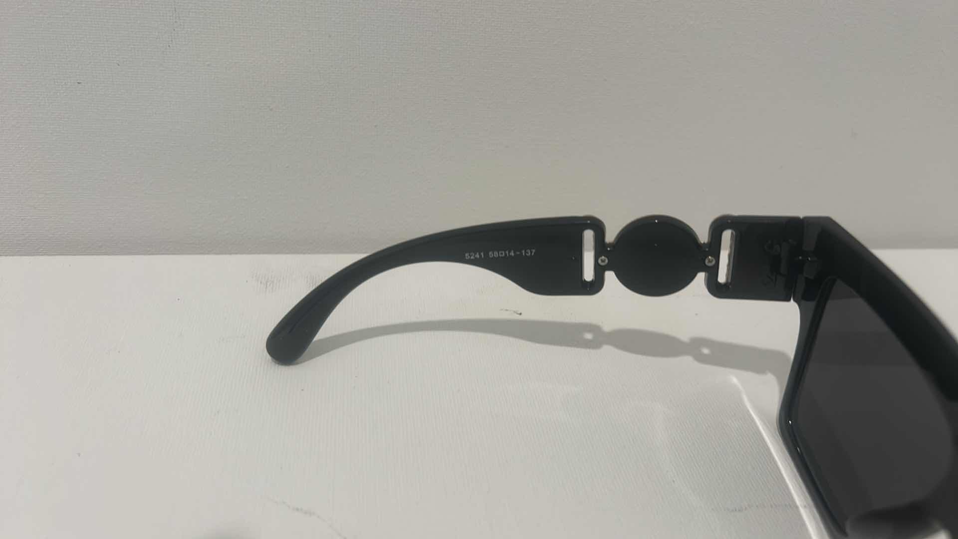 Photo 1 of NEW WOMENS SUNGLASSES