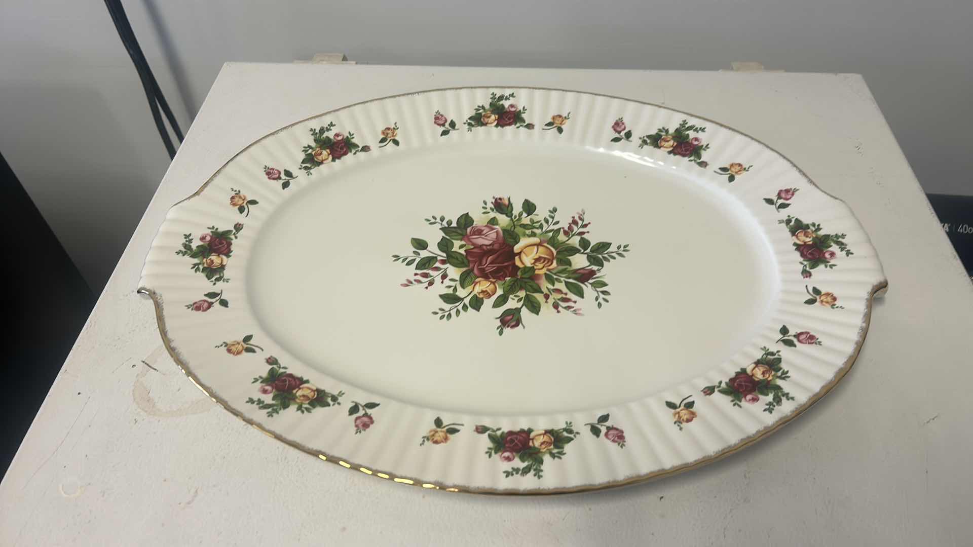 Photo 1 of OLD COUNTRY ROSES ROYAL ALBERT PLATTER 20.5”