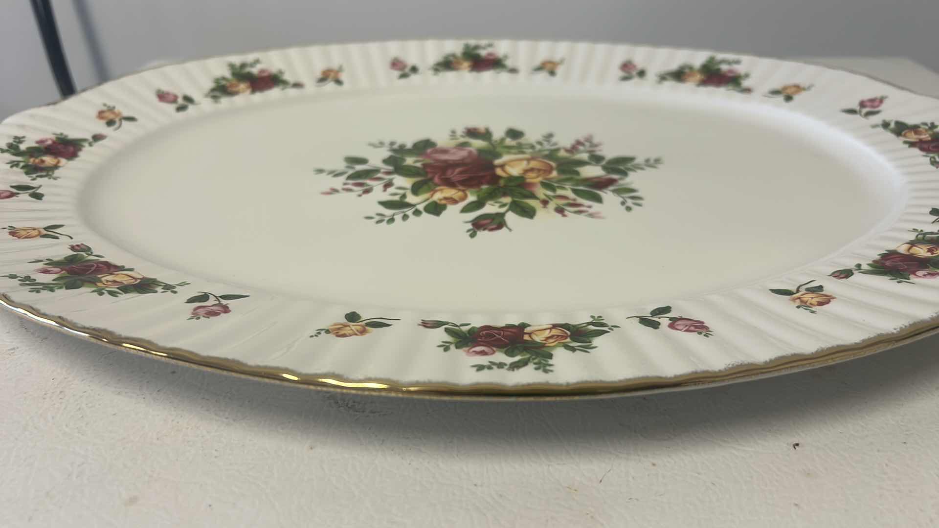 Photo 1 of OLD COUNTRY ROSES ROYAL ALBERT PLATTER 20.5”