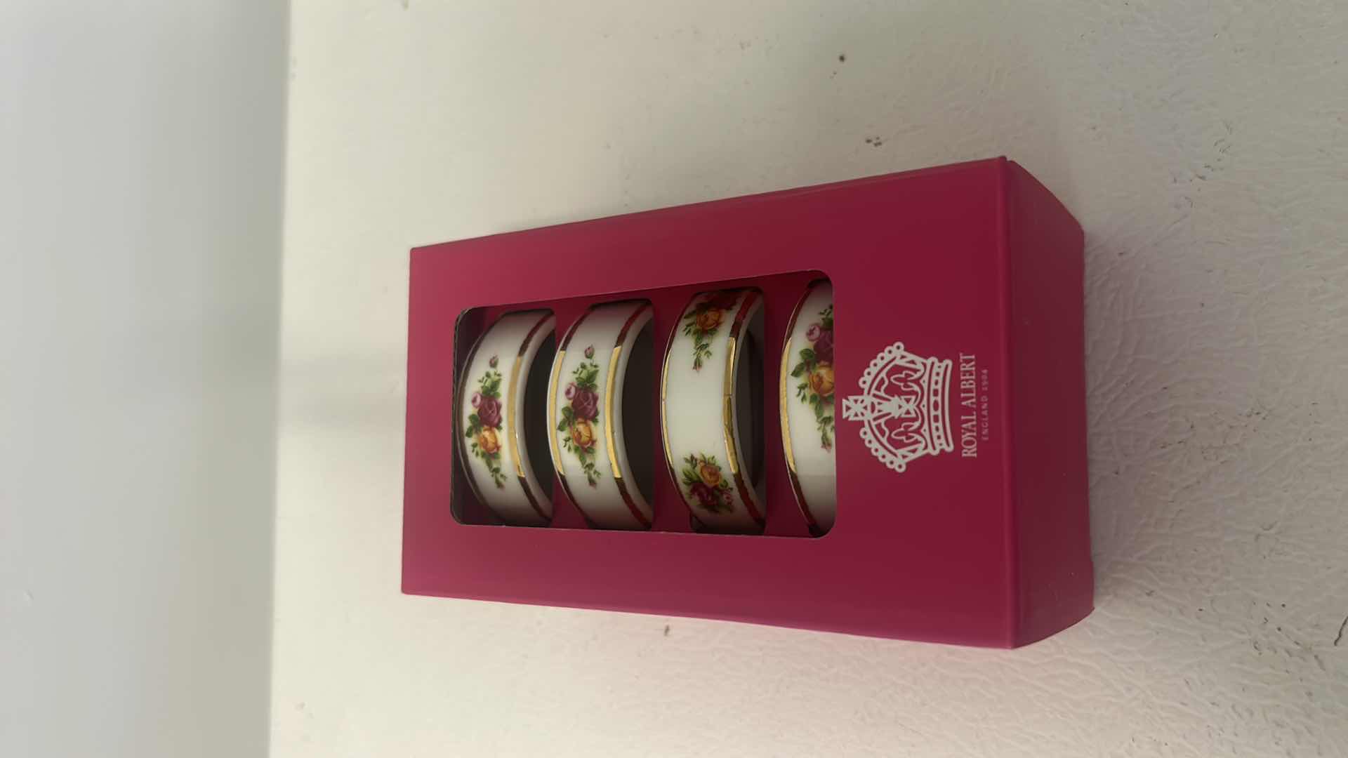 Photo 1 of NEW ROYAL ALBERT OLD COUNTRY ROSES NAPKIN RING