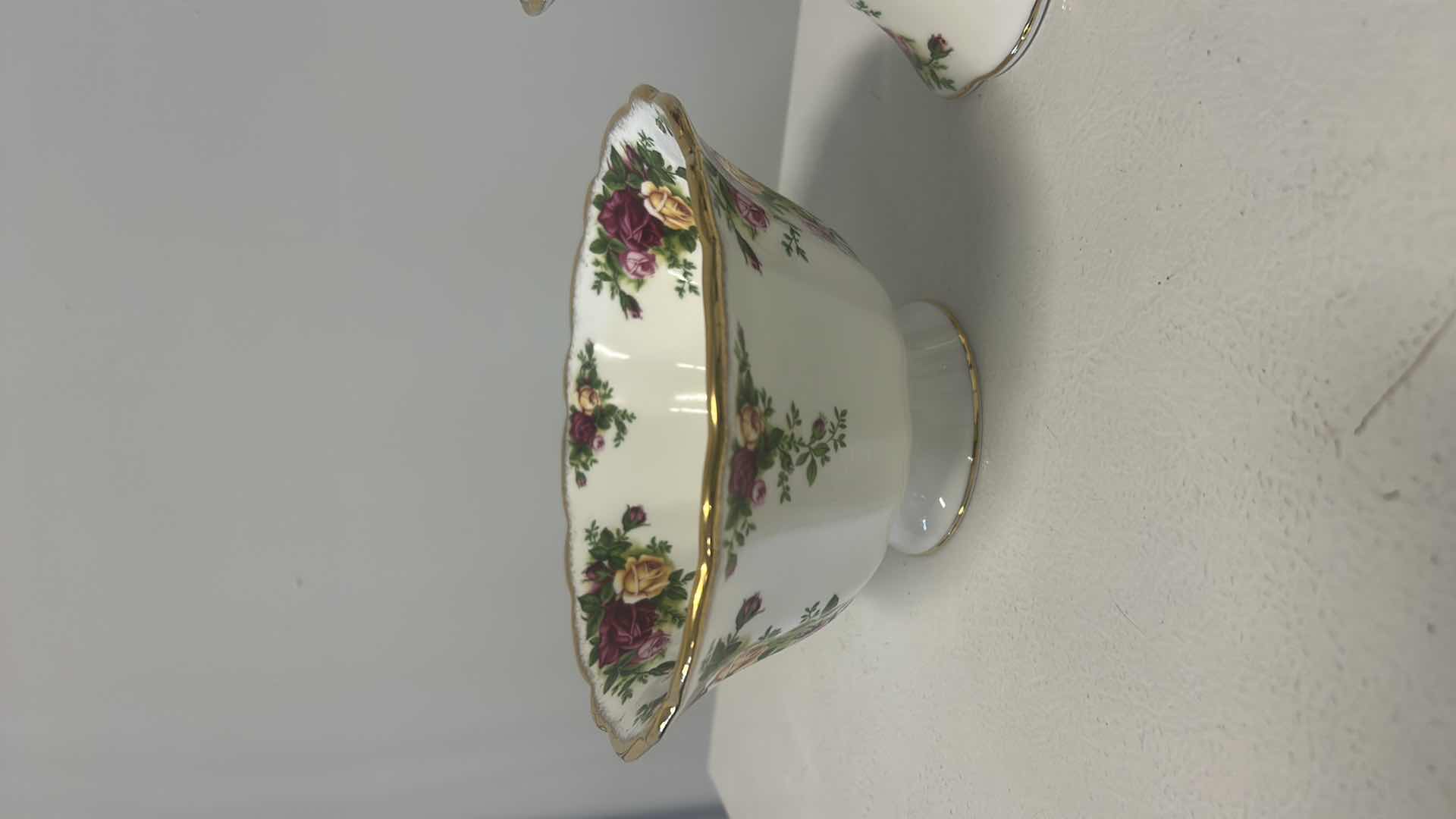 Photo 1 of 4 PIECE BONE CHINA - OLD COUNTRY ROSES ROYAL ALBERT