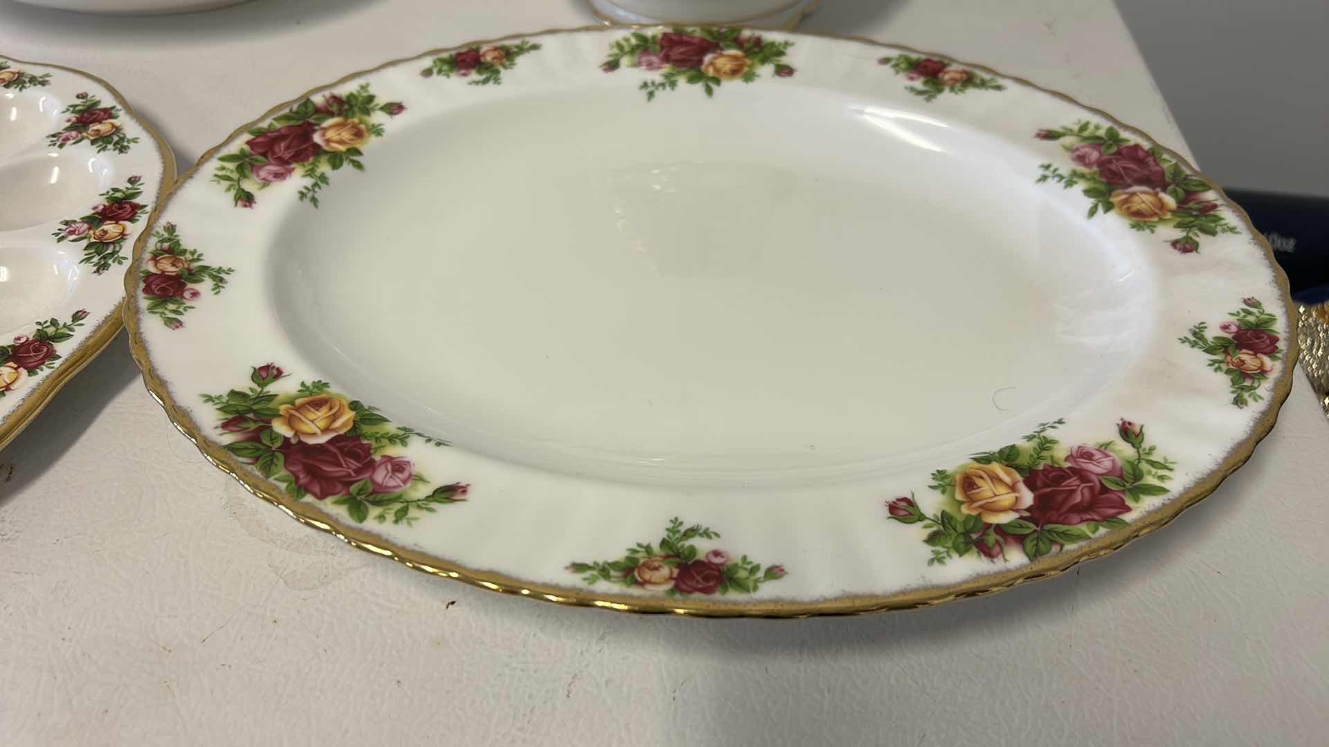 Photo 4 of 4 PIECE BONE CHINA - OLD COUNTRY ROSES ROYAL ALBERT