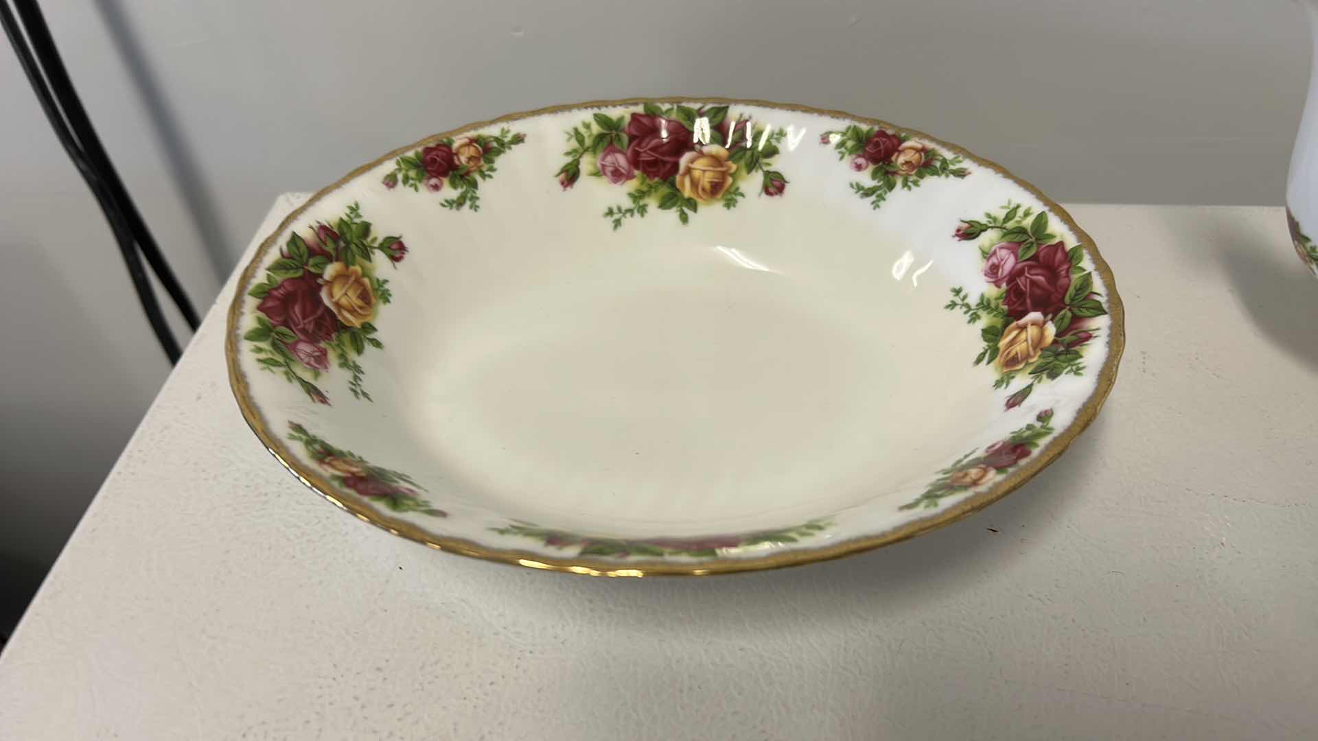 Photo 3 of 4 PIECE BONE CHINA - OLD COUNTRY ROSES ROYAL ALBERT