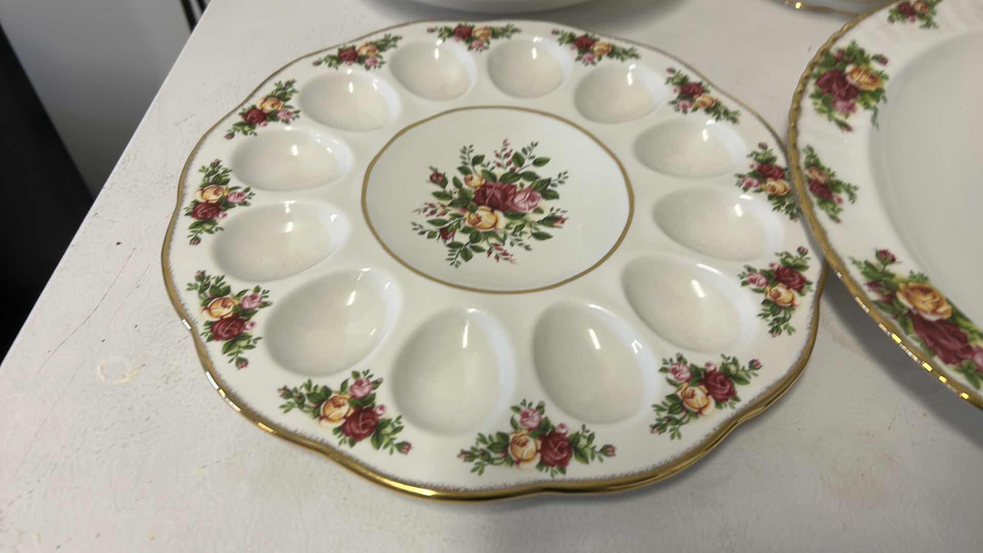 Photo 1 of 4 PIECE BONE CHINA - OLD COUNTRY ROSES ROYAL ALBERT