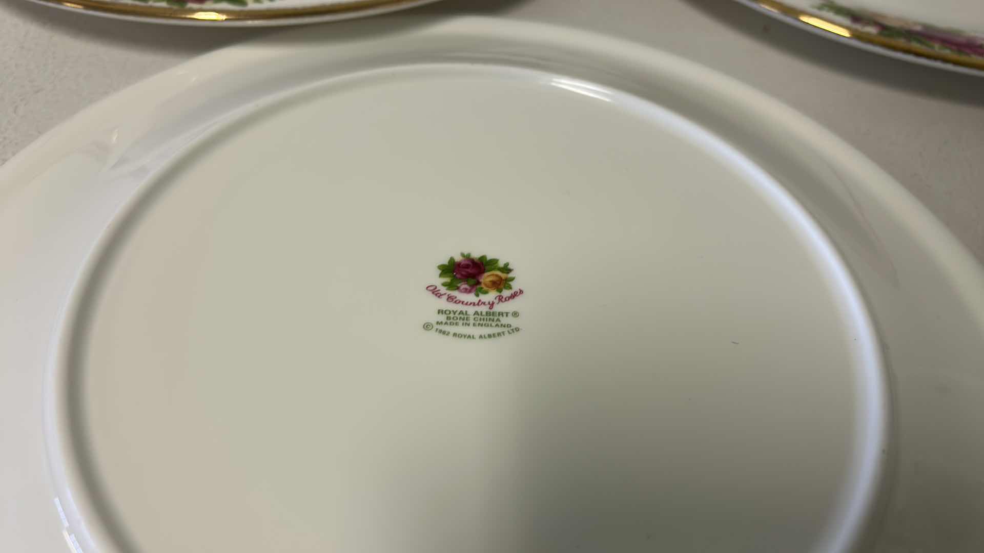 Photo 1 of 3 PIECE BONE CHINA - OLD COUNTRY ROSES ROYAL ALBERT, 1 ROYAL ALBERT BAKING BLISS BOWL