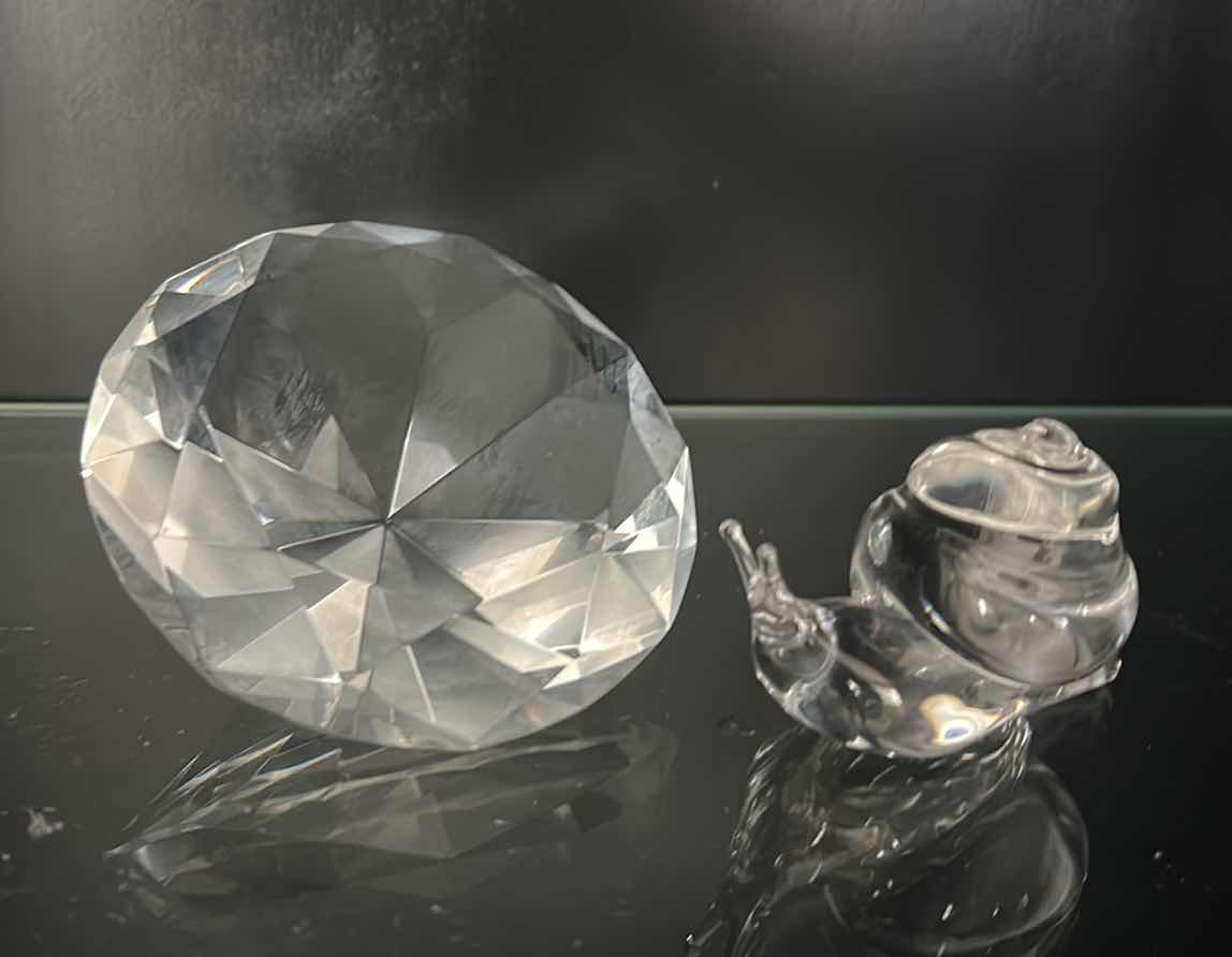 Photo 1 of 2 ART GLASS PIECES (SNAIL H2.5”)