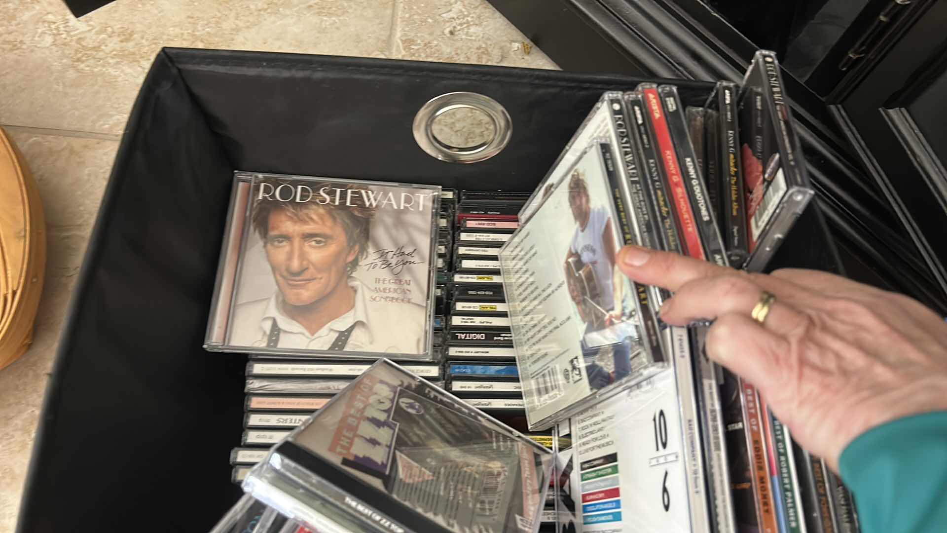 Photo 3 of CONTAINER WITH CD’S