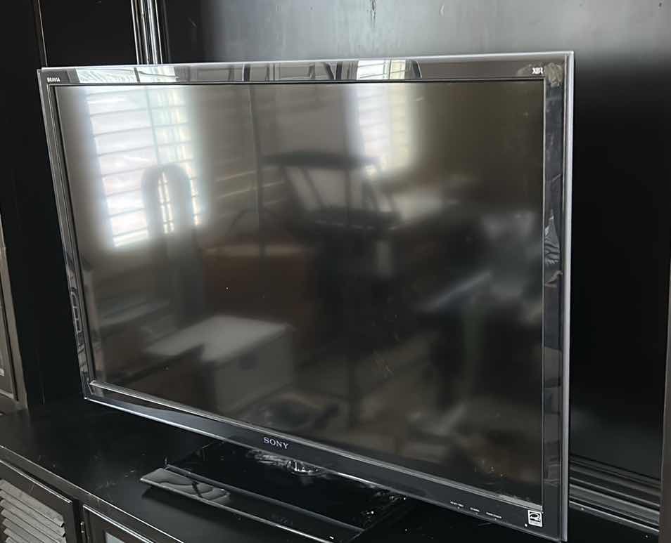 Photo 1 of 46” SONY BRAVIA TV