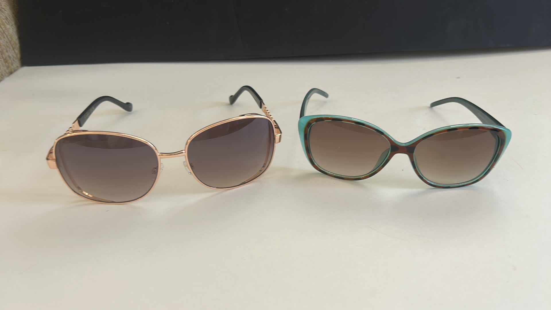 Photo 1 of 2 WOMENS SUNGLASSES