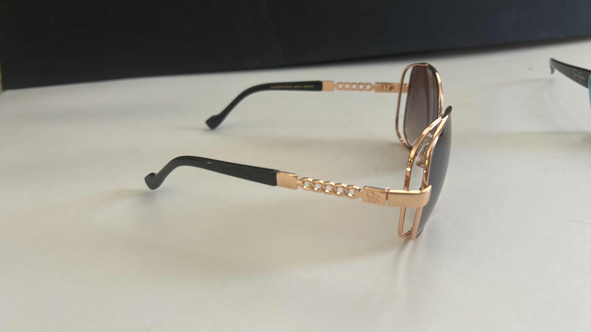 Photo 2 of 2 WOMENS SUNGLASSES