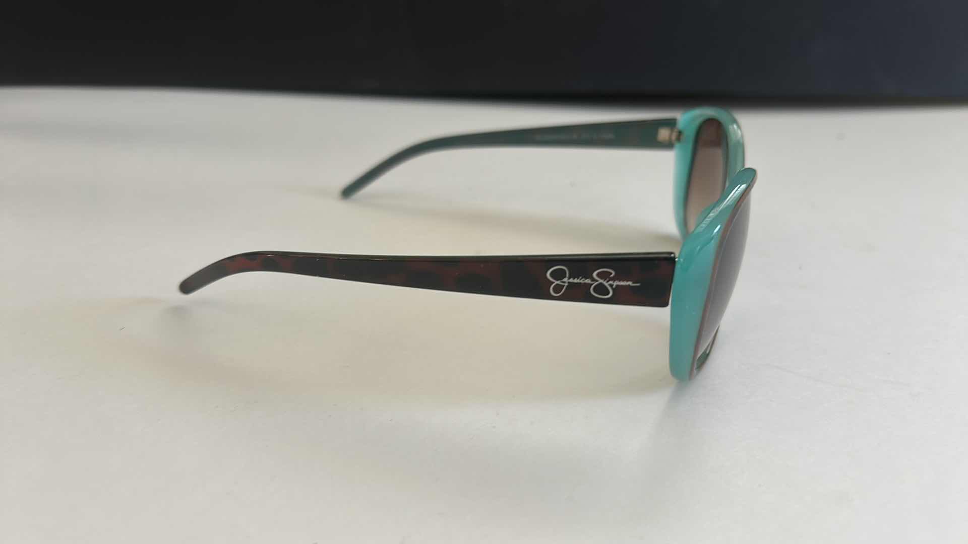 Photo 5 of 2 WOMENS SUNGLASSES