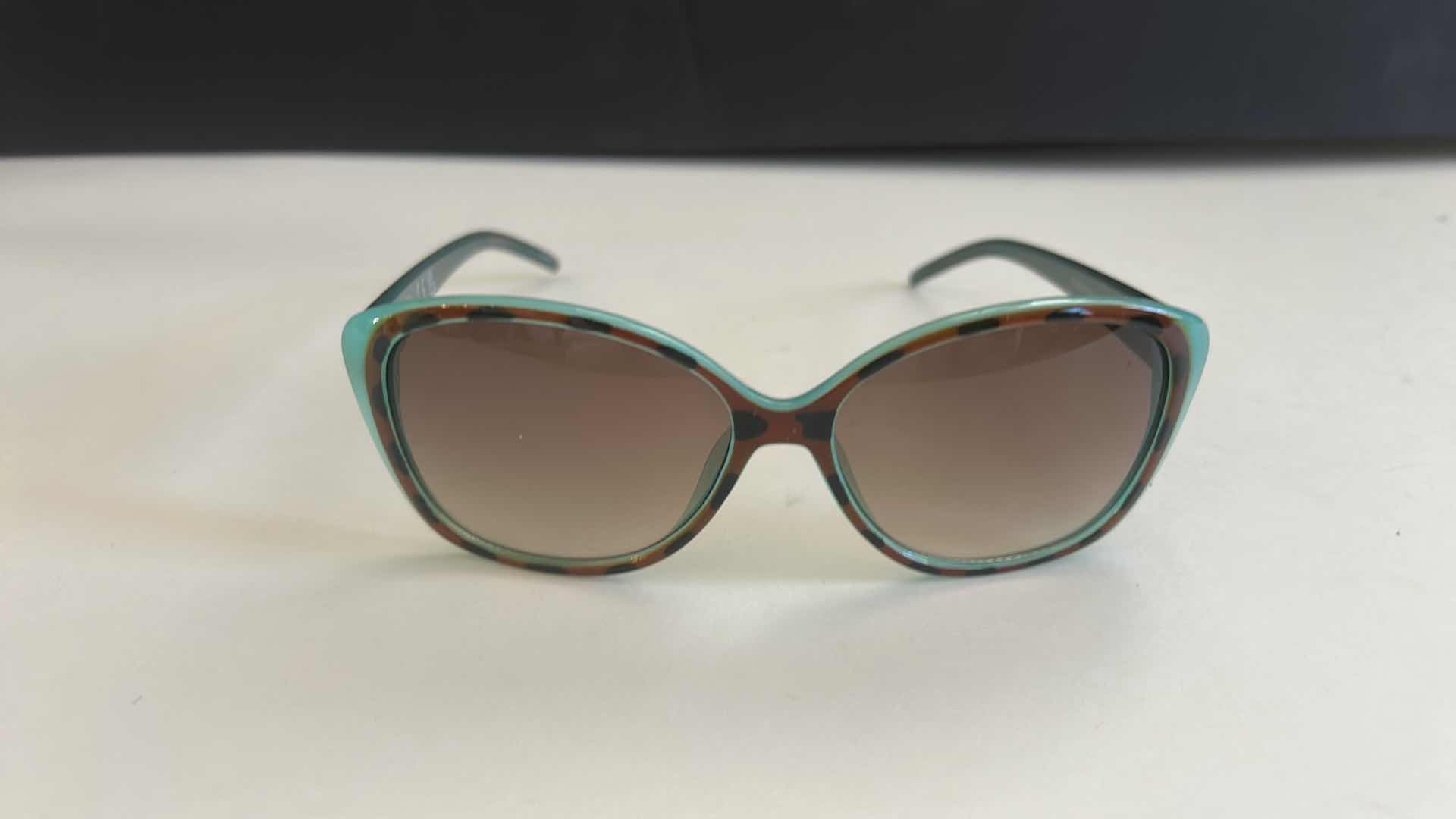 Photo 4 of 2 WOMENS SUNGLASSES