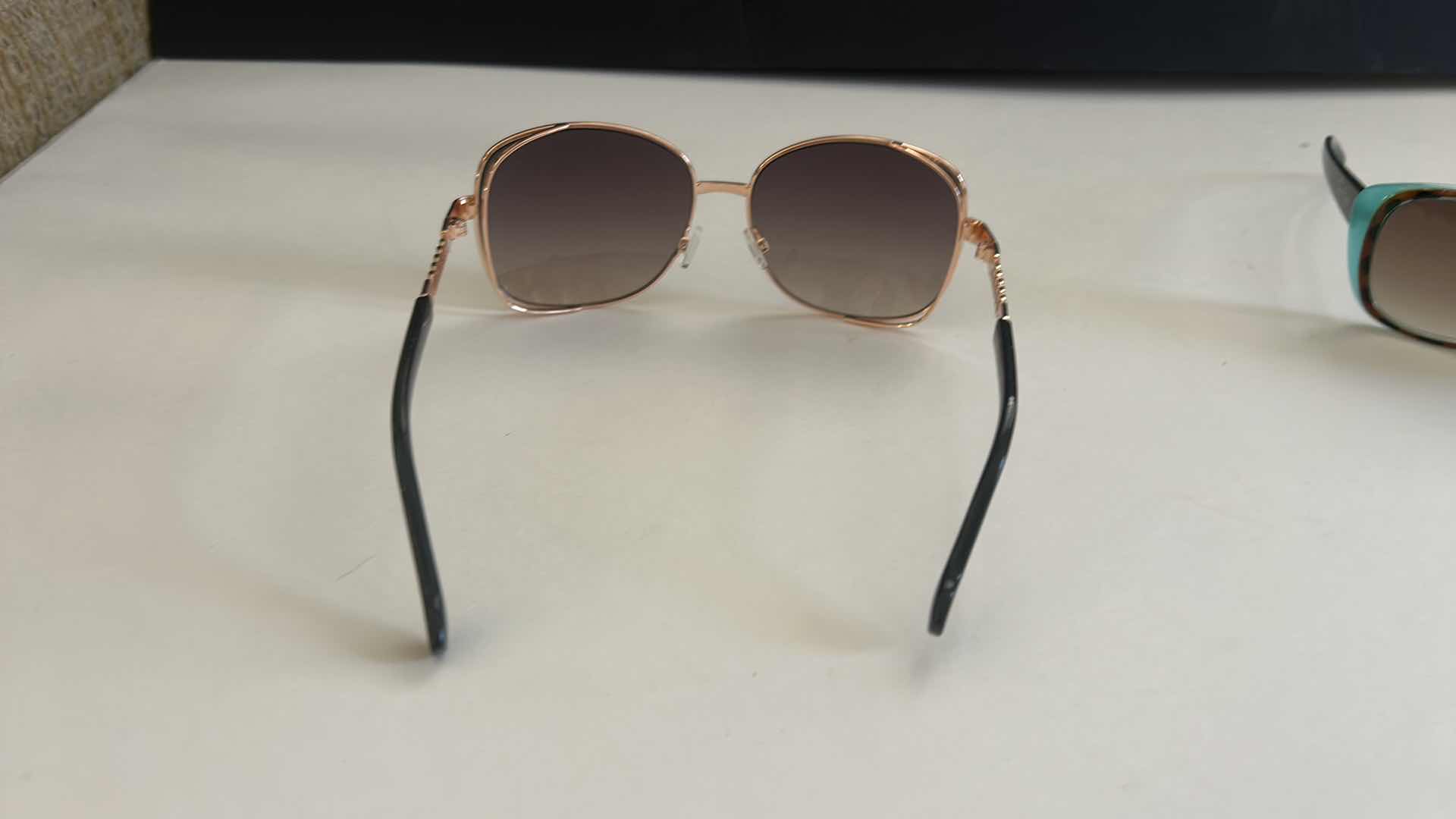 Photo 1 of 2 WOMENS SUNGLASSES