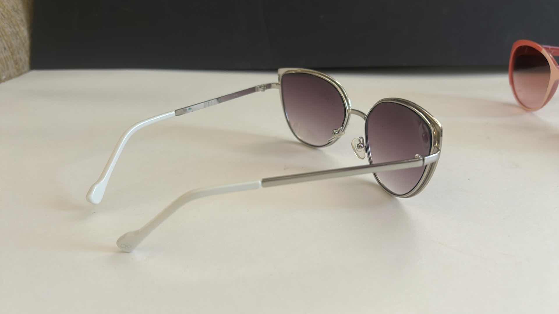 Photo 1 of 2 WOMENS SUNGLASSES
