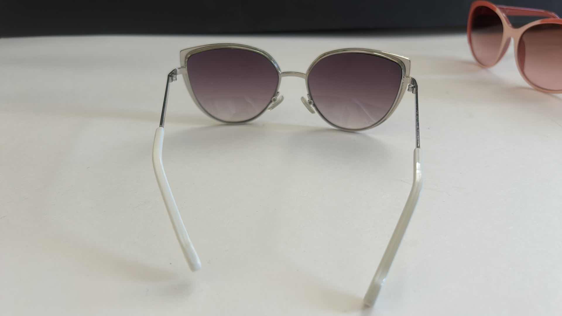 Photo 1 of 2 WOMENS SUNGLASSES