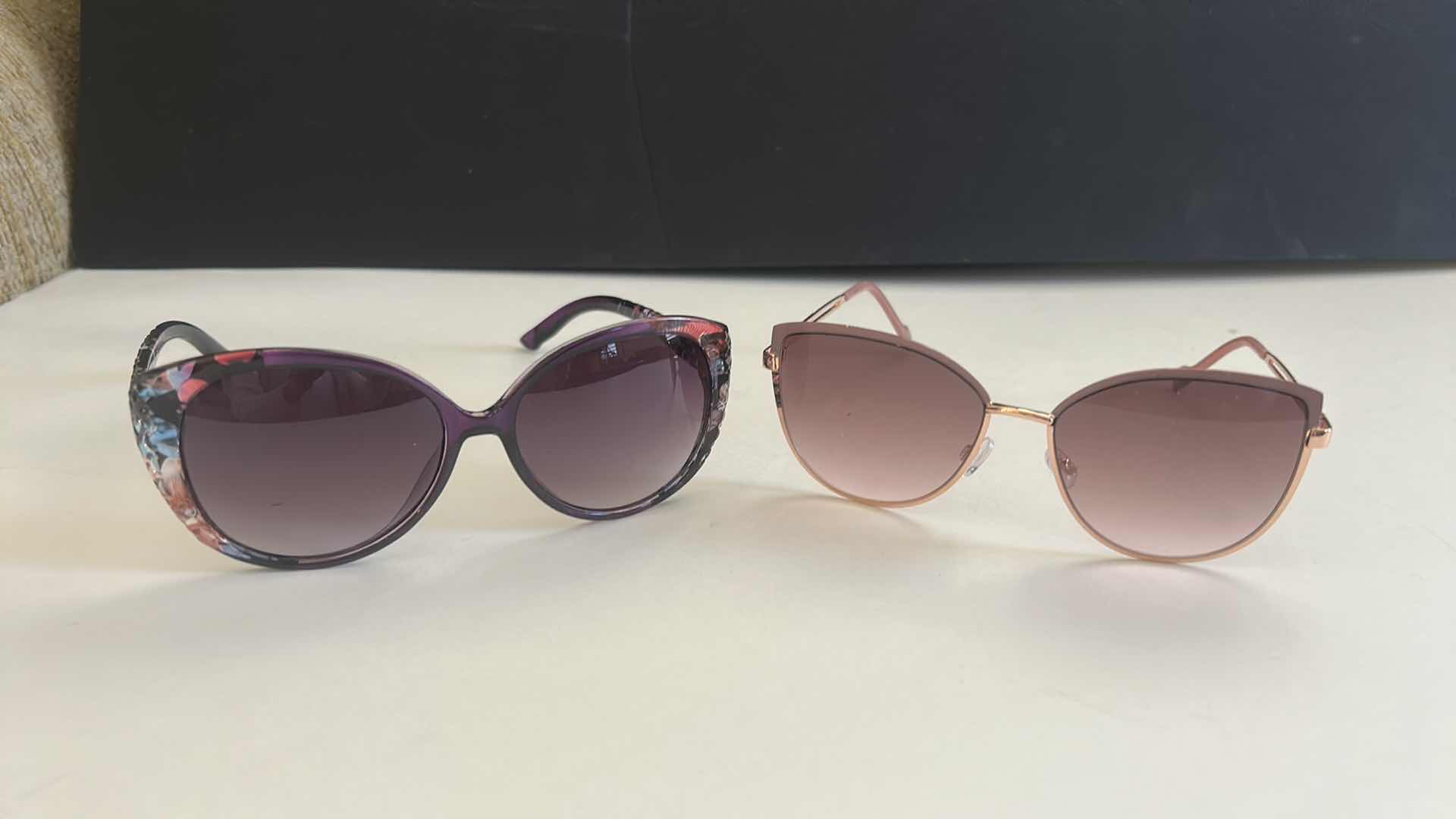 Photo 1 of 2 WOMENS SUNGLASSES