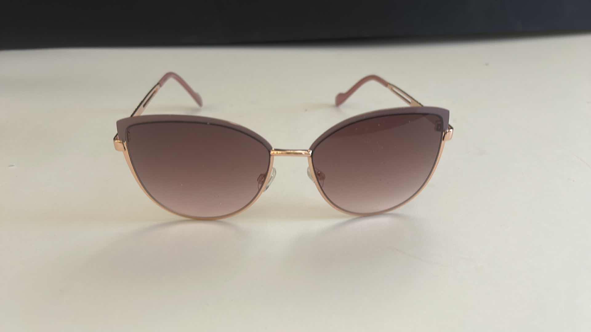 Photo 4 of 2 WOMENS SUNGLASSES