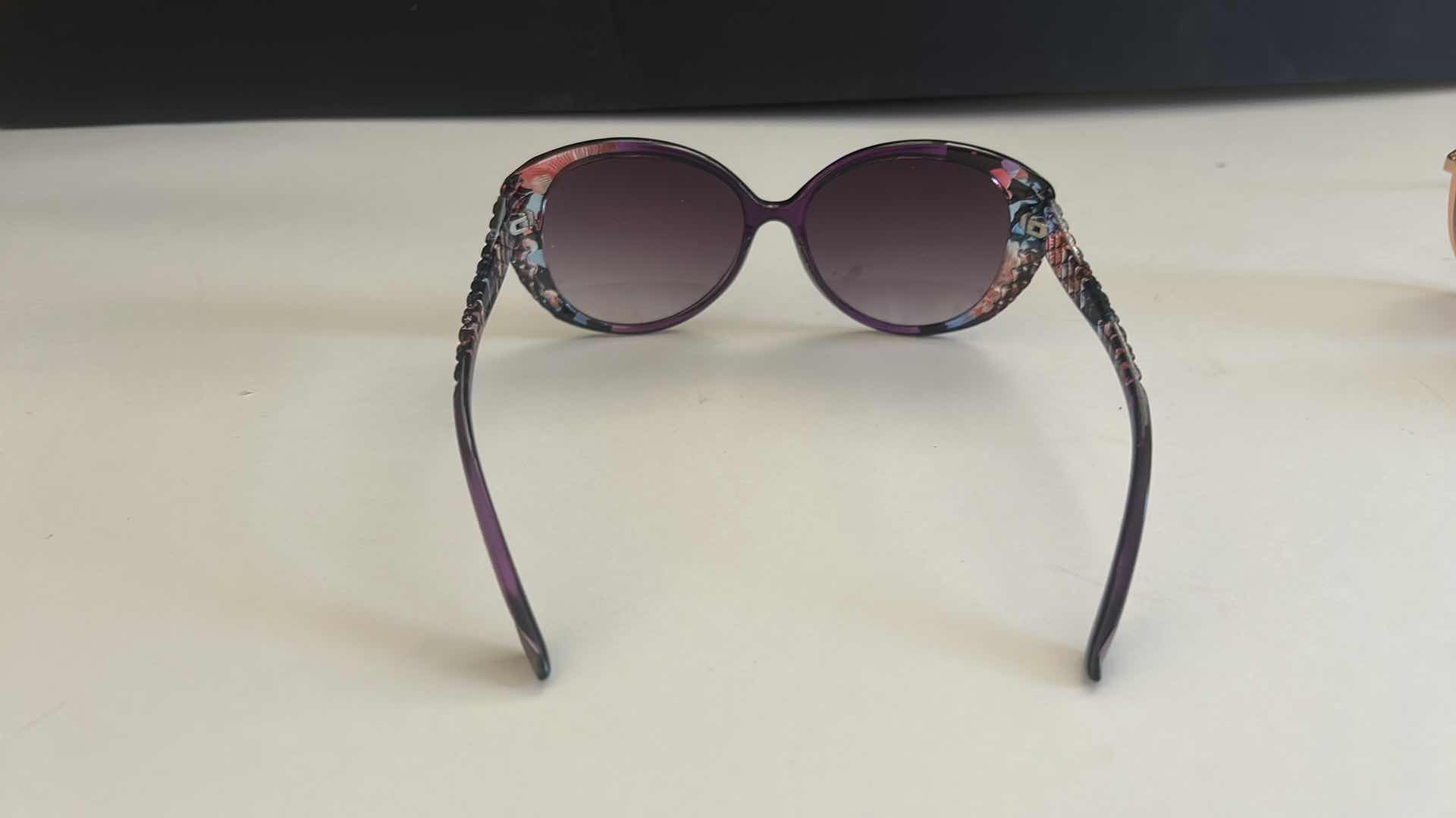 Photo 3 of 2 WOMENS SUNGLASSES