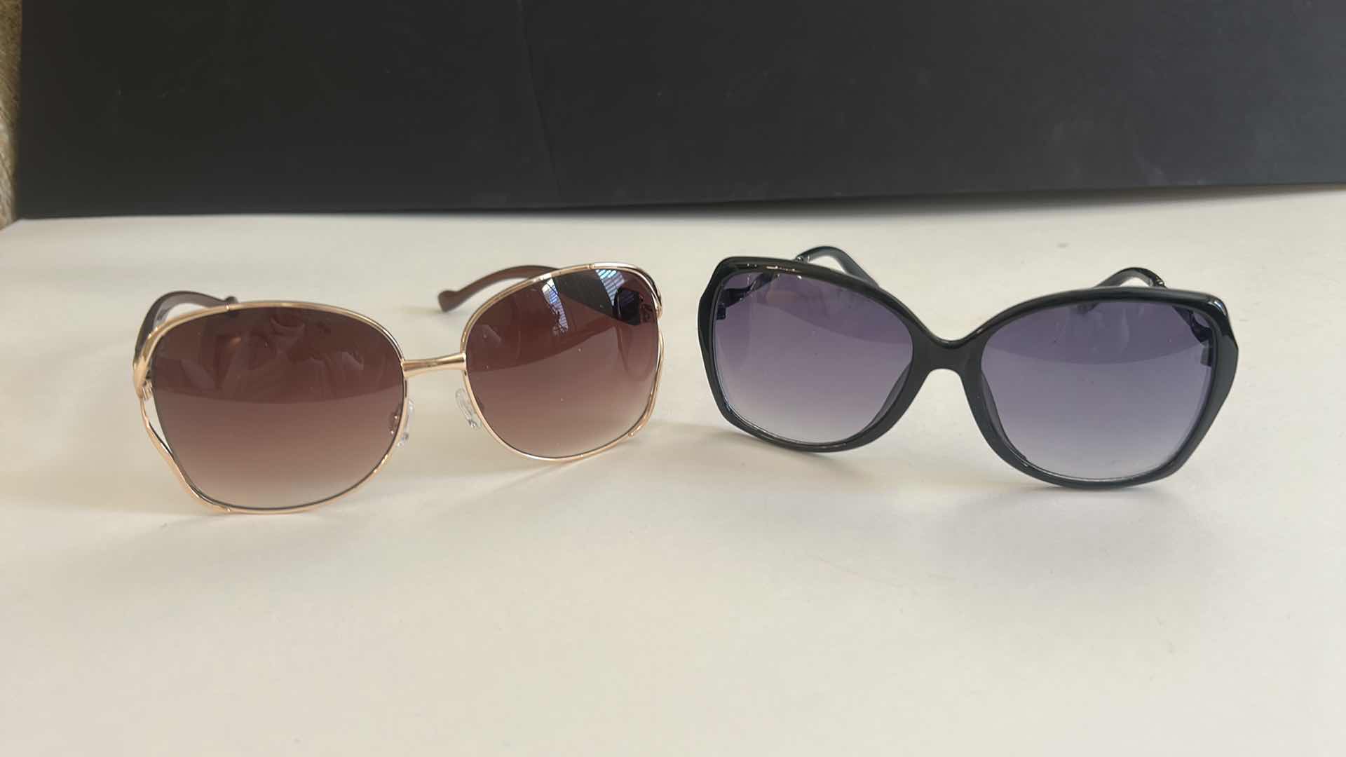 Photo 1 of 2 WOMENS SUNGLASSES