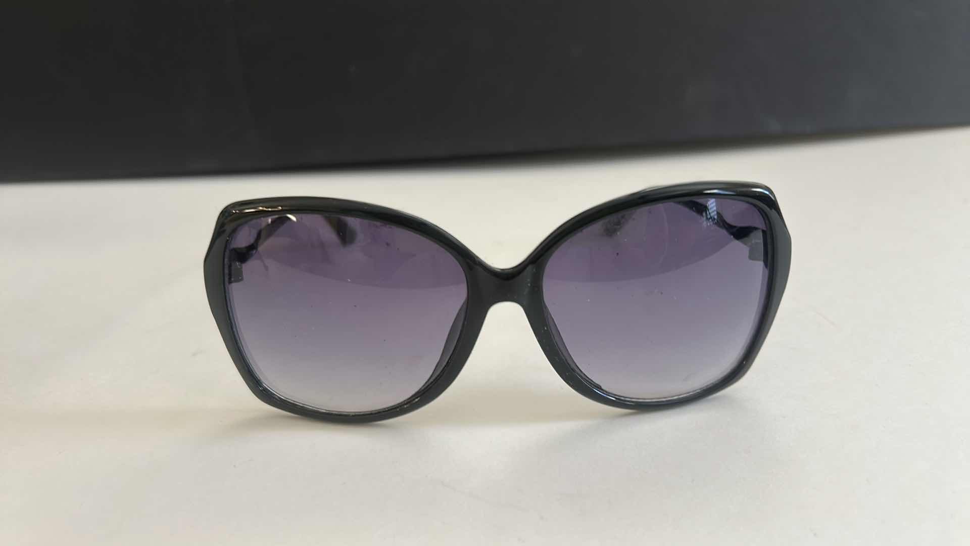 Photo 1 of 2 WOMENS SUNGLASSES