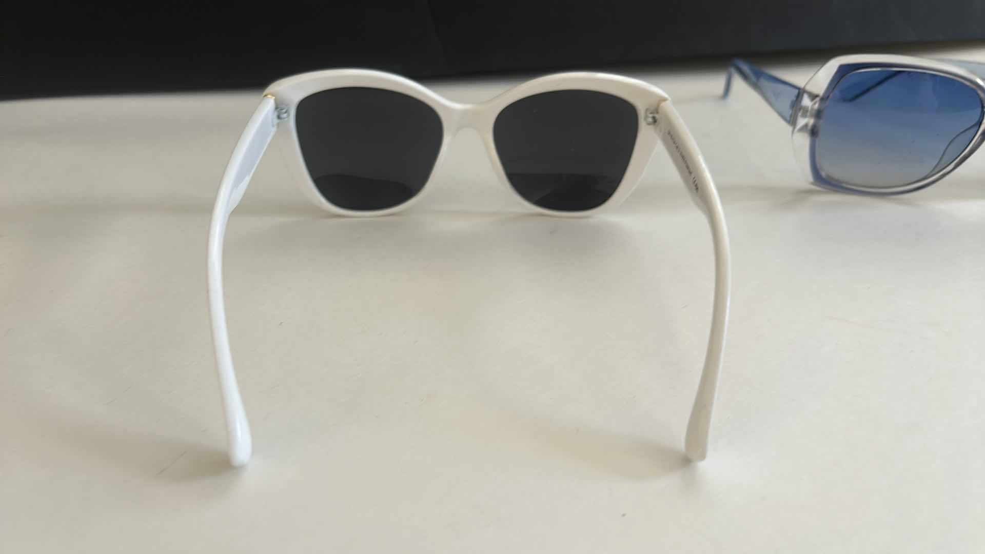 Photo 3 of 2 WOMENS SUNGLASSES