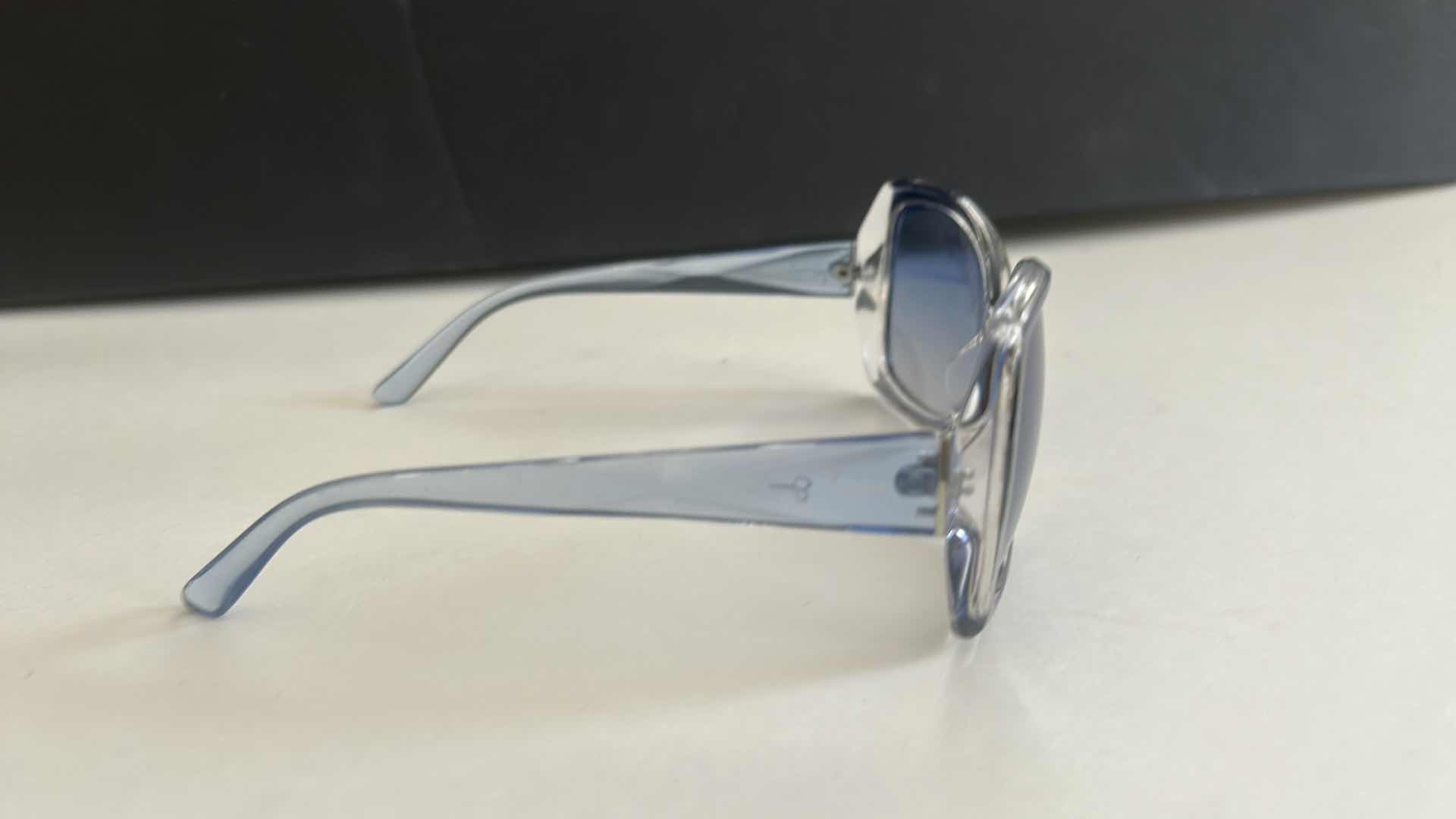 Photo 5 of 2 WOMENS SUNGLASSES