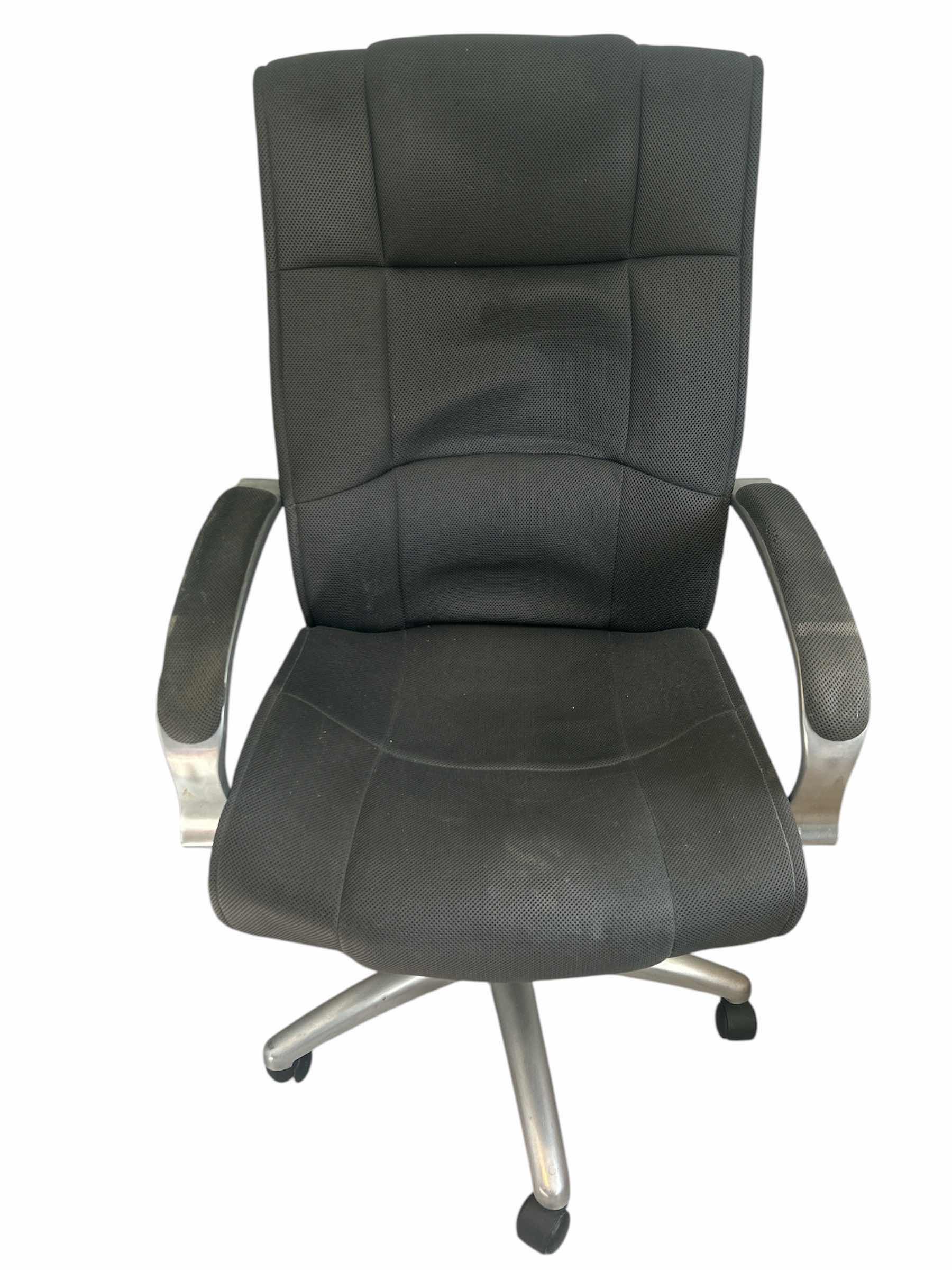 Photo 1 of EXECUTIVE DESK CHAIR