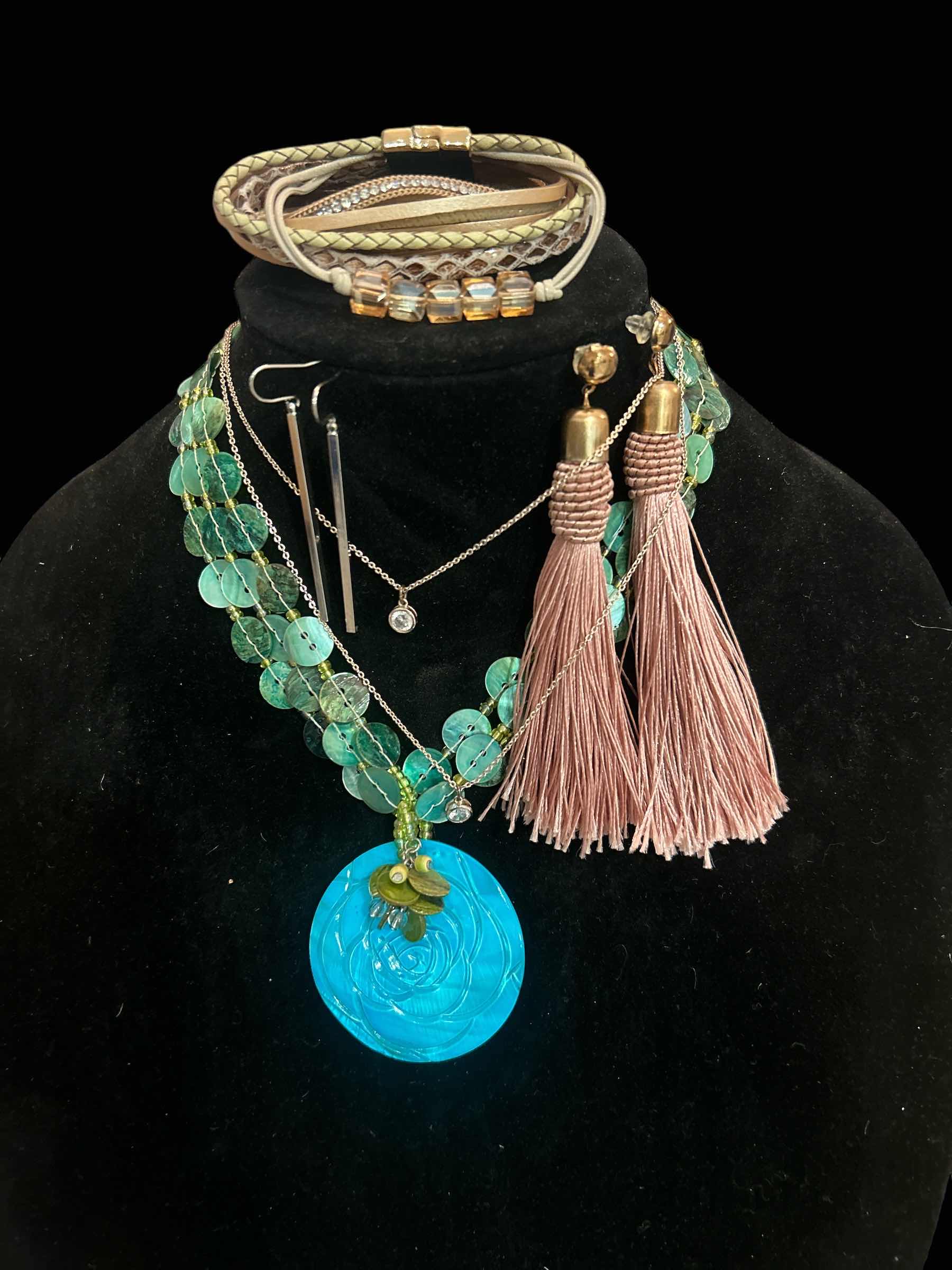 Photo 1 of 5 PCS WOMENS FASHION JEWELRY