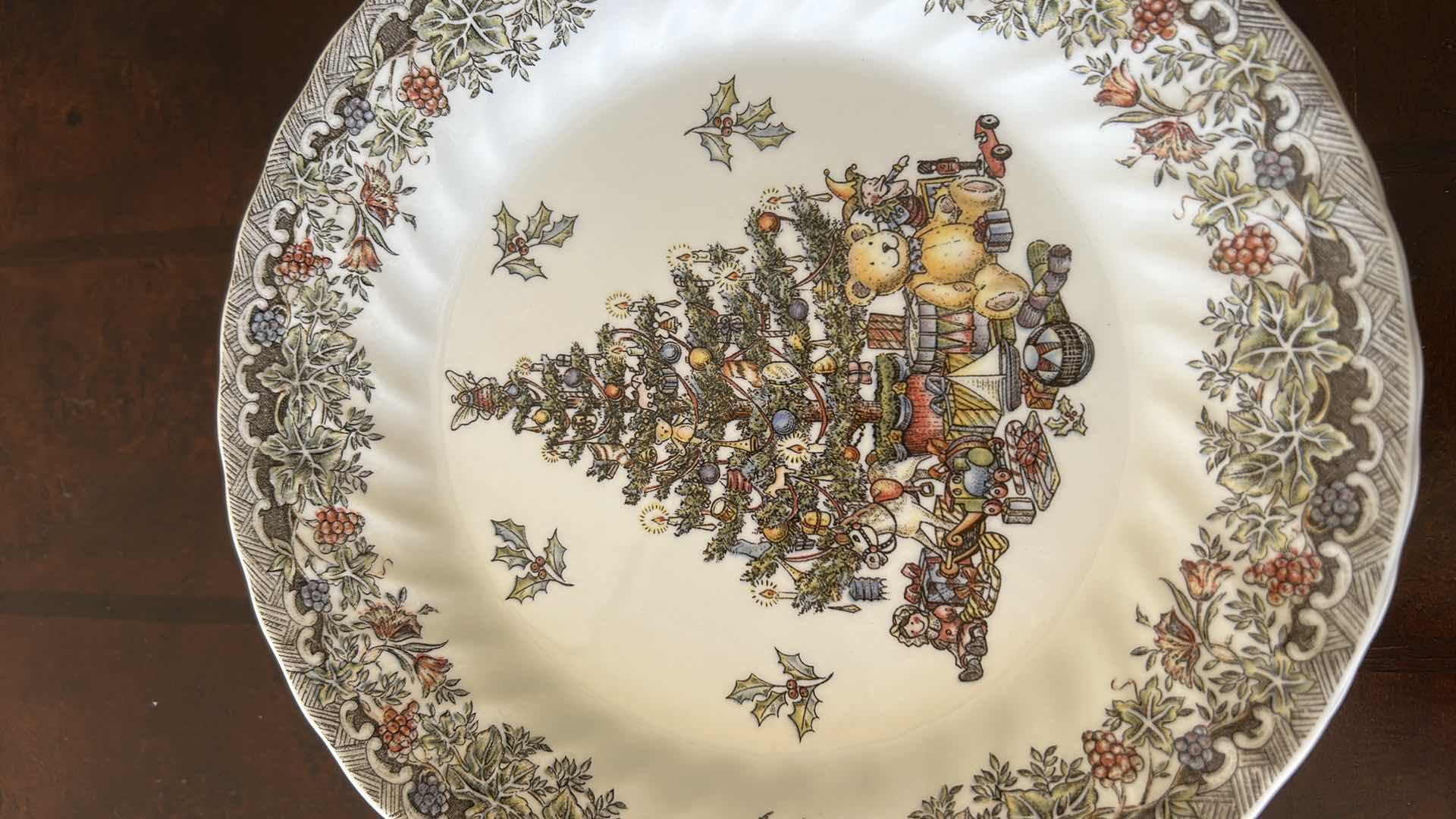 Photo 1 of 23 PC-QUEEN'S SEASONS GREETINGS CHRISTMAS TREE DINNERWARE