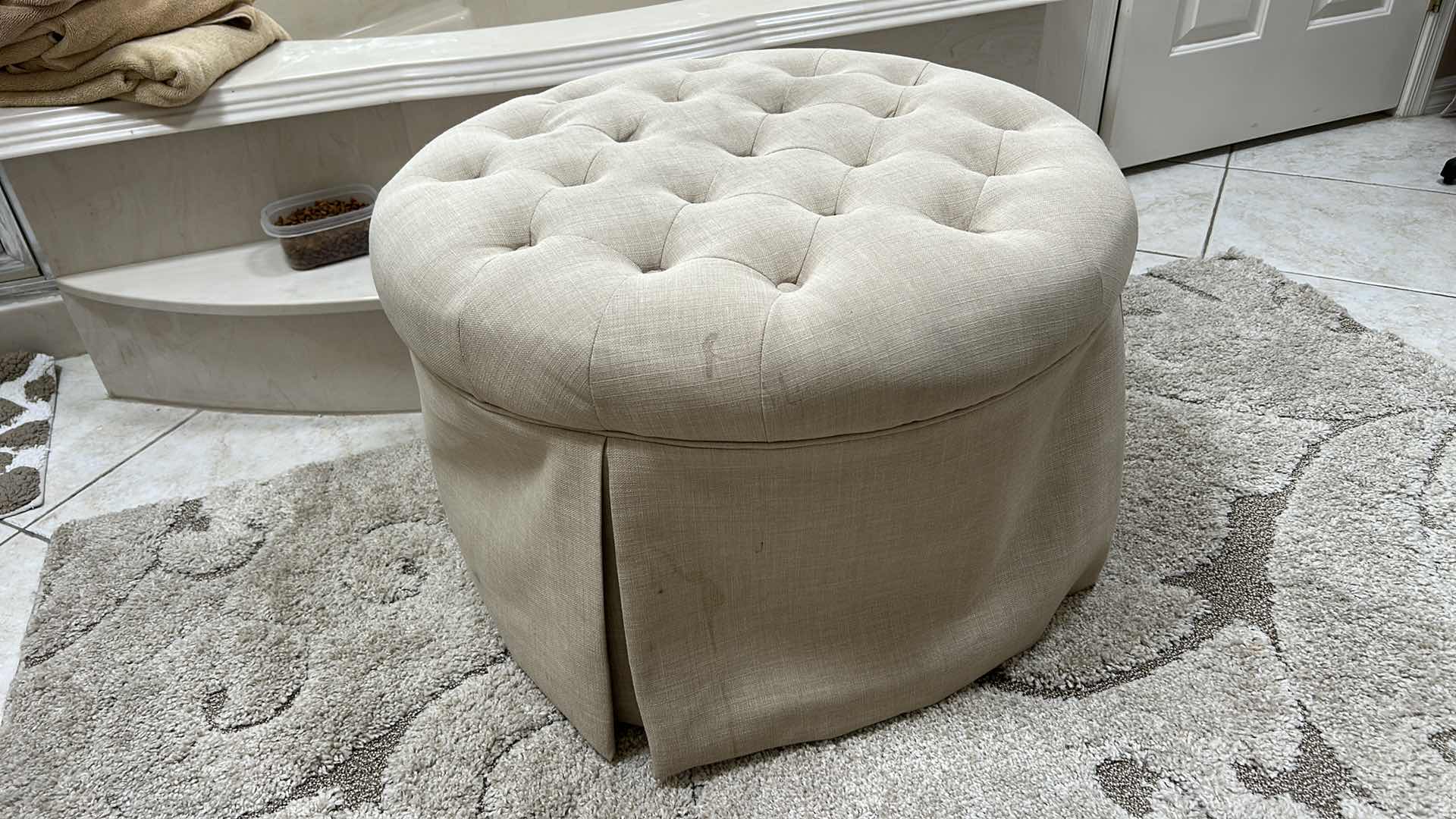 Photo 1 of 30" ROUND LIGHT BEIGE LINEN TUFTED OTTOMAN 