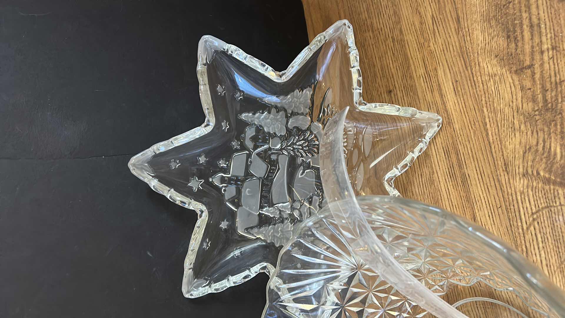 Photo 1 of PUNCH BOWL AND WINTER SCENE STAR SHAPED DISH