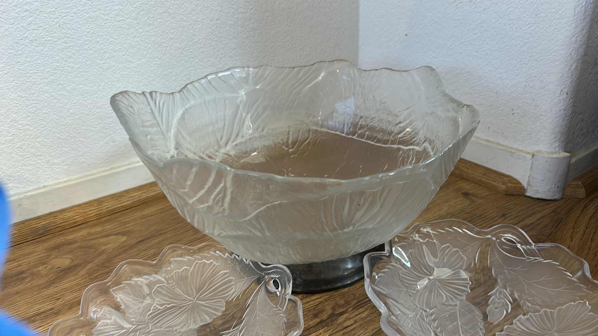 Photo 4 of LARGE SALAD BOWL AND 4 SALAD BOWLS