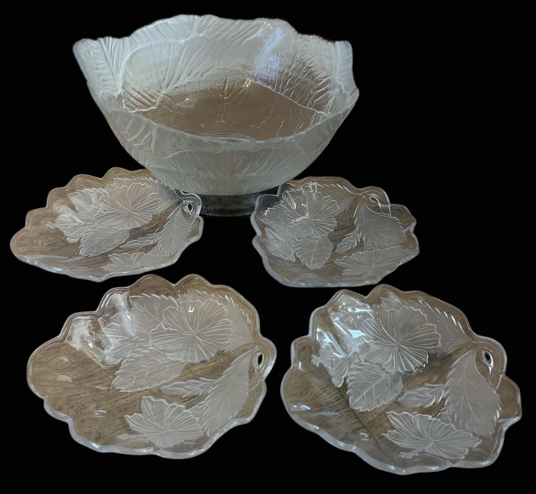 Photo 1 of LARGE SALAD BOWL AND 4 SALAD BOWLS