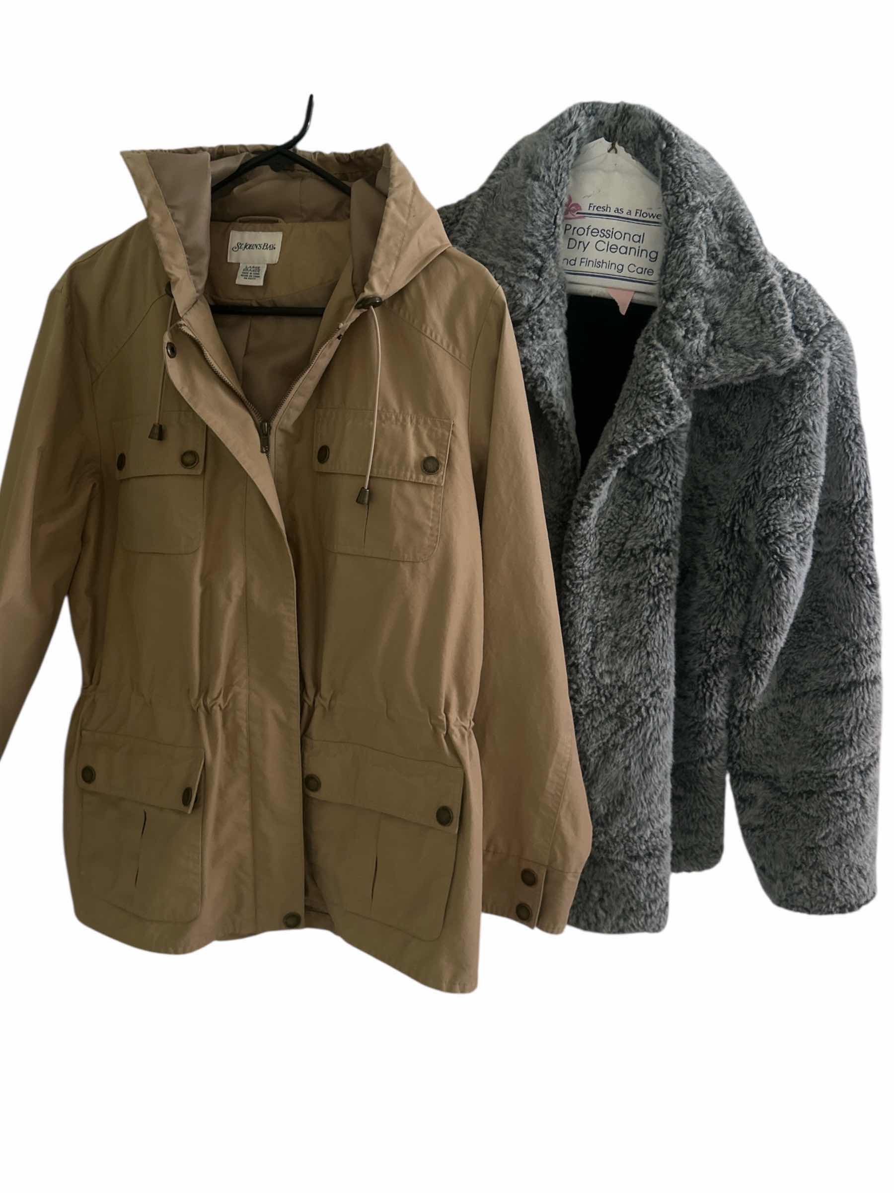 Photo 1 of 2 WOMENS JACKETS SIZE LARGE