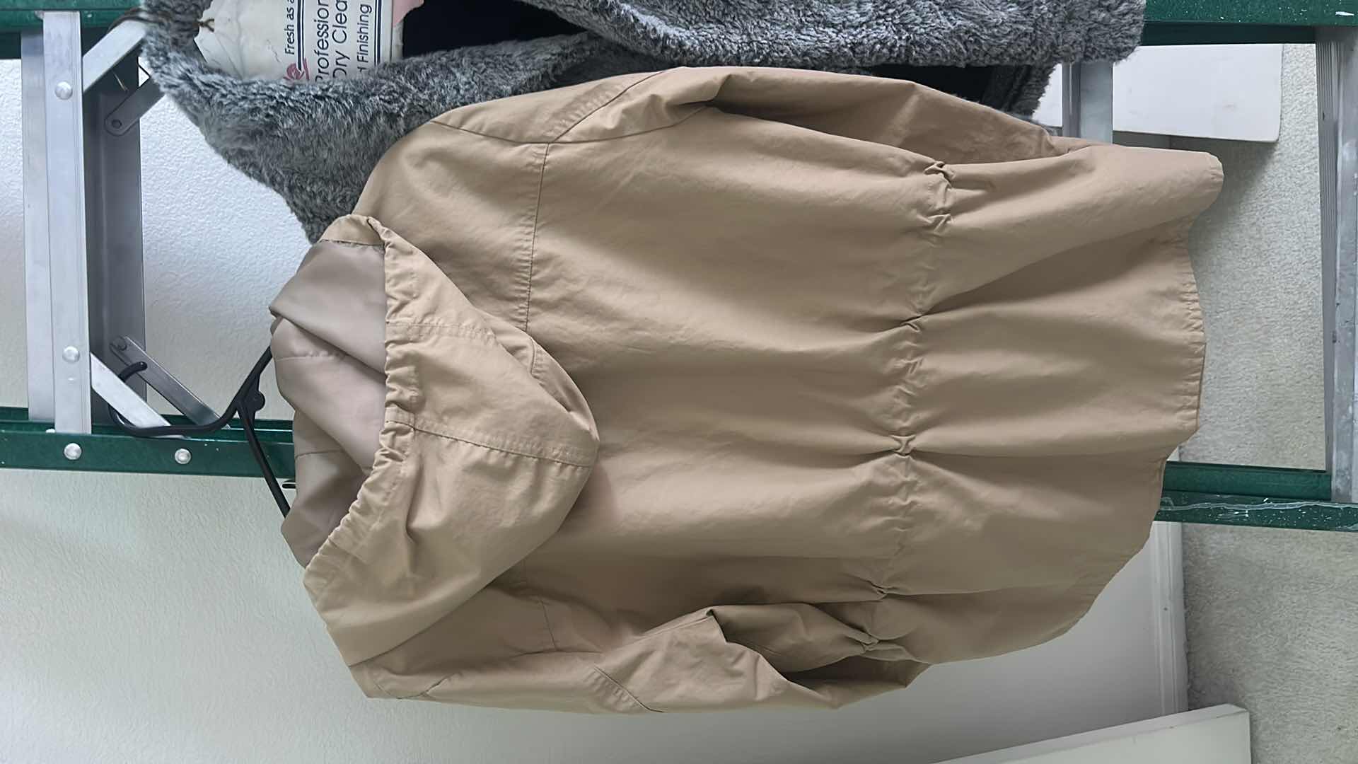 Photo 4 of 2 WOMENS JACKETS SIZE LARGE