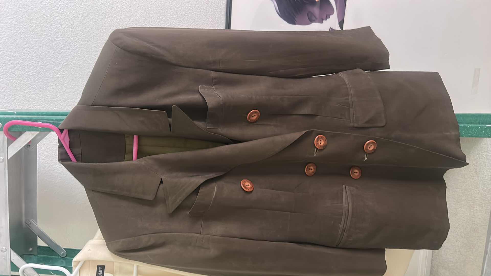 Photo 2 of 2 WOMENSWEAR SIZE 6