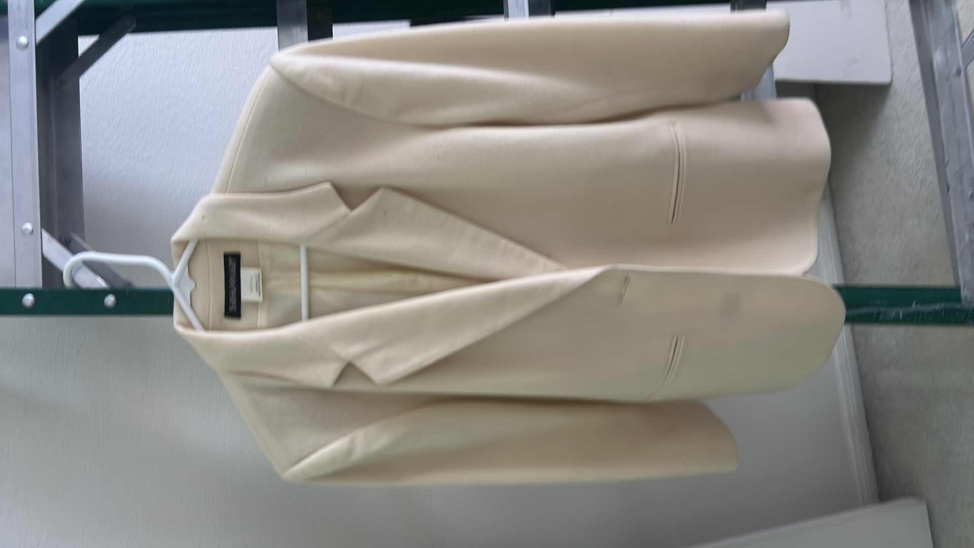 Photo 1 of 2 WOMENSWEAR SIZE 6