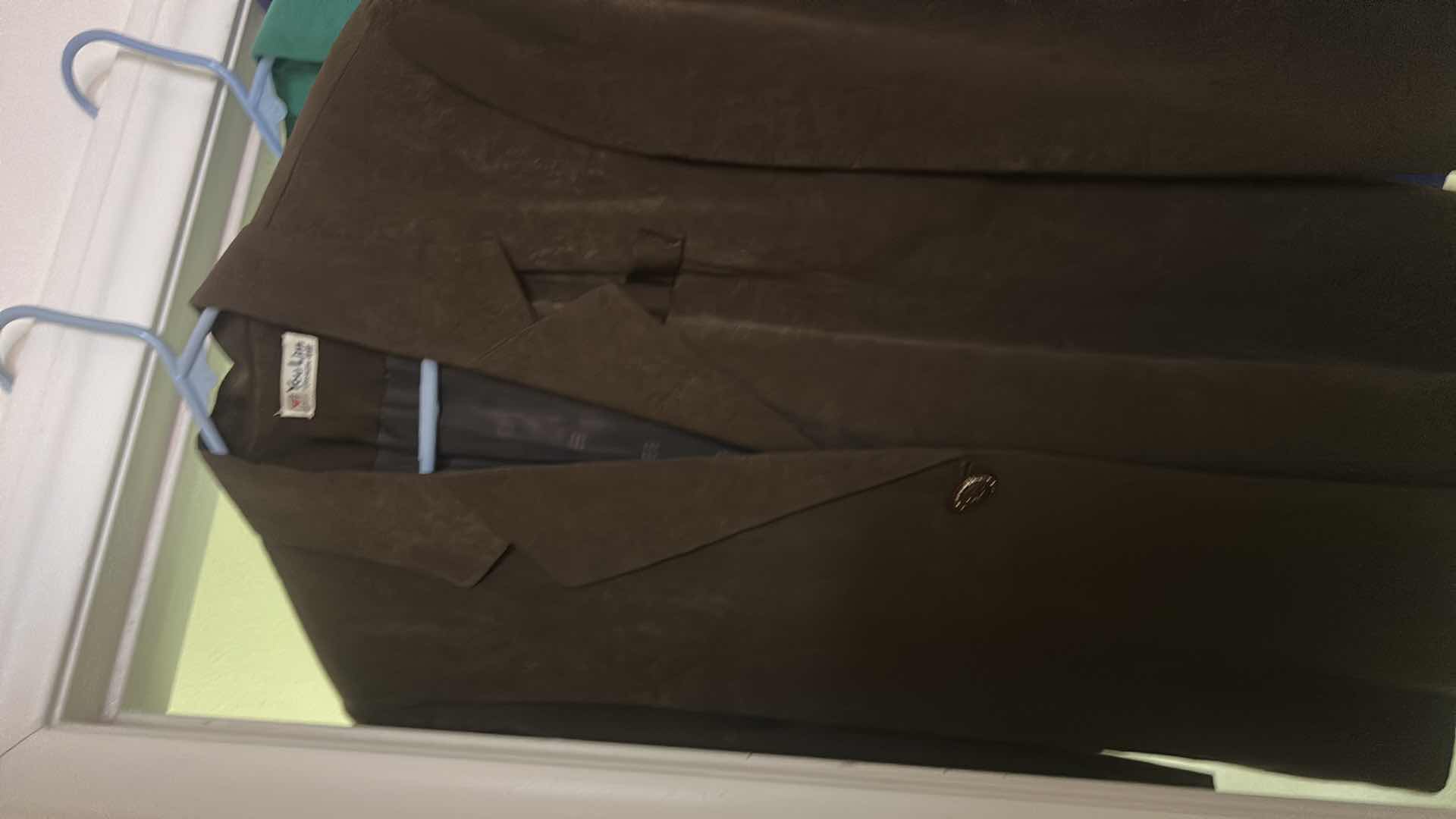 Photo 1 of WOMENSWEAR- 3 WOMENS BUSINESS JACKETS SIZE 8