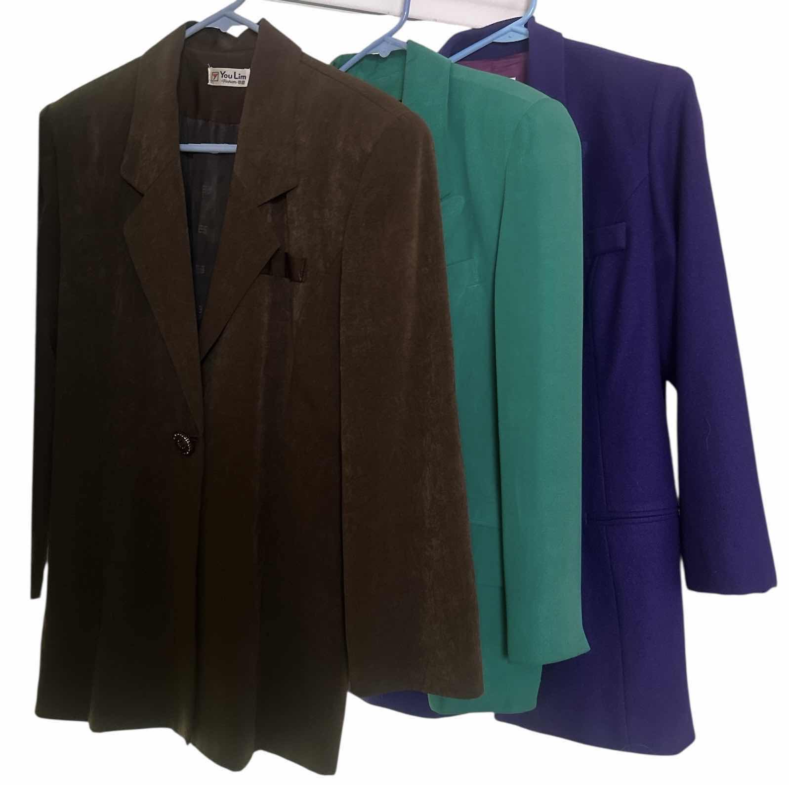 Photo 1 of WOMENSWEAR- 3 WOMENS BUSINESS JACKETS SIZE 8