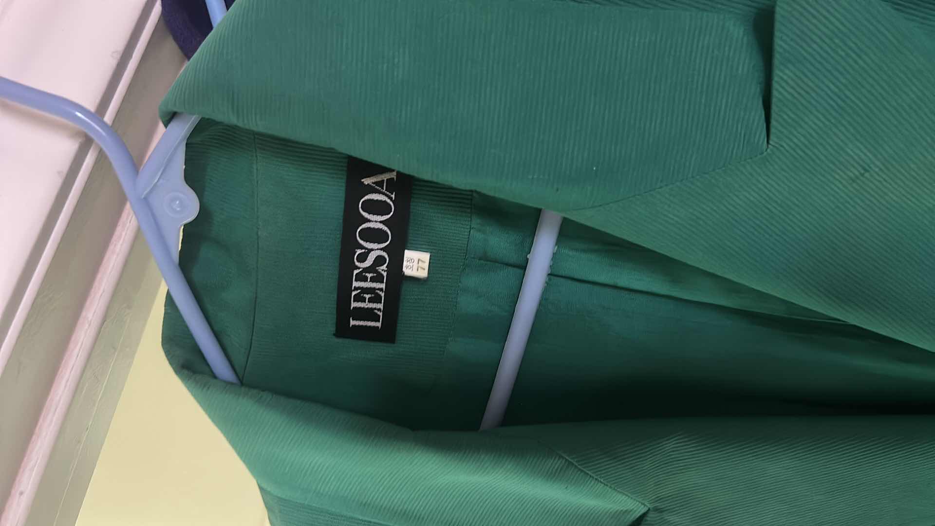 Photo 5 of WOMENSWEAR- 3 WOMENS BUSINESS JACKETS SIZE 8