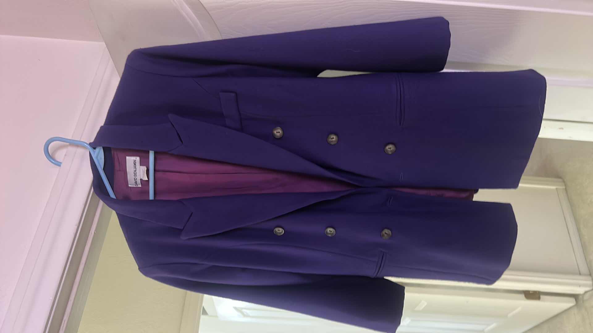 Photo 6 of WOMENSWEAR- 3 WOMENS BUSINESS JACKETS SIZE 8